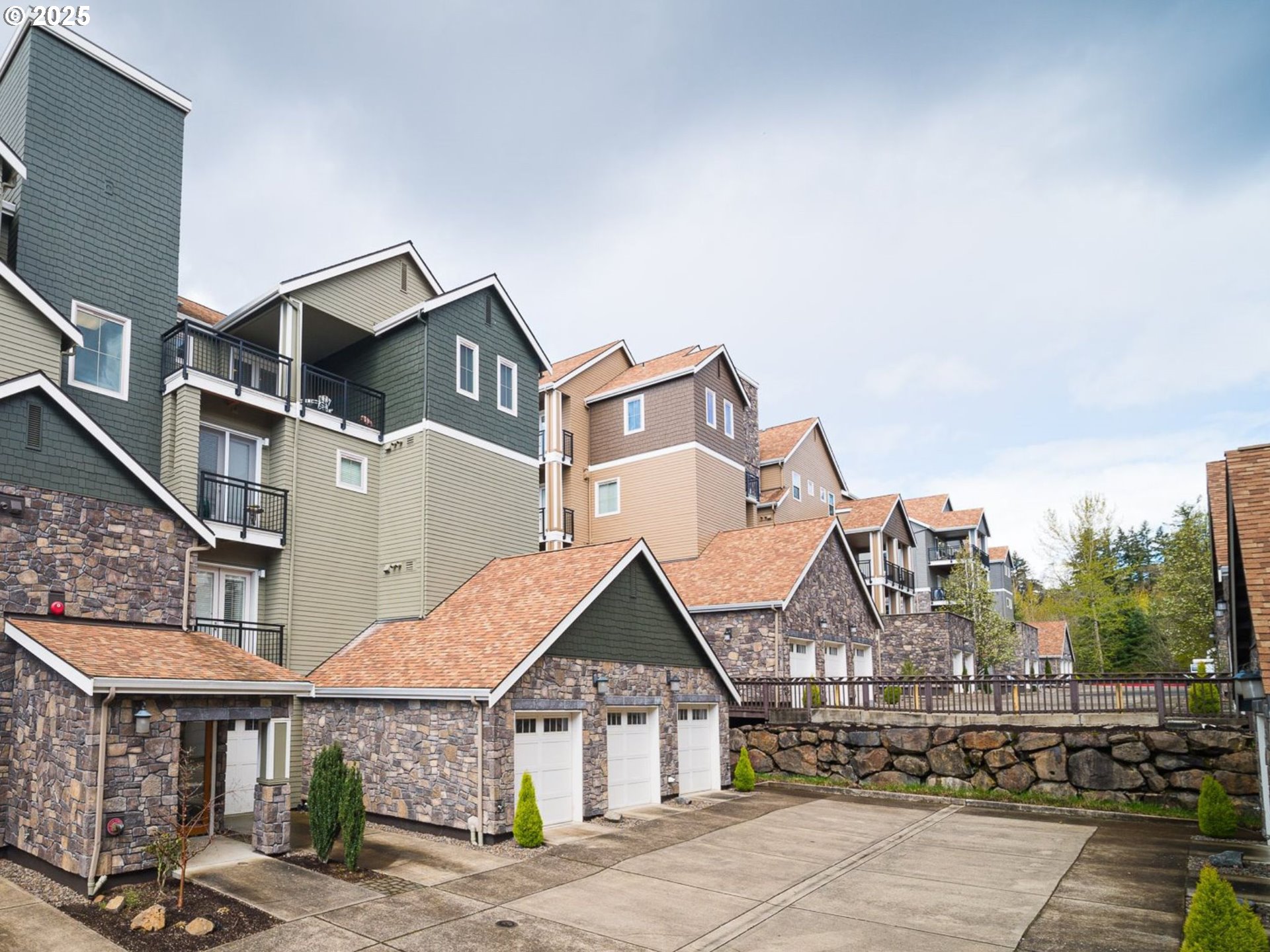 Photo #1: 565033388 Listing: Photo #1