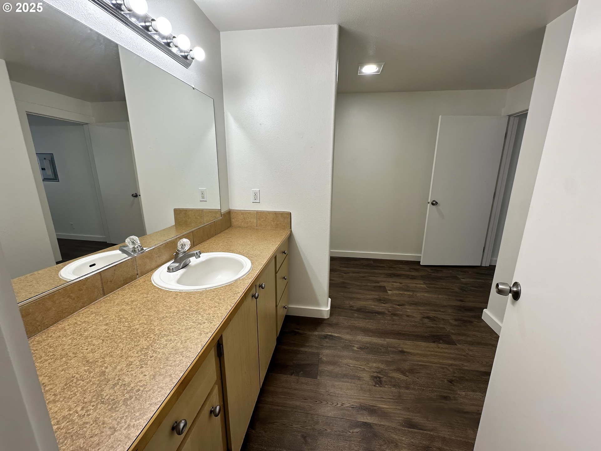 Photo #10: 566945864 Listing: Photo #10