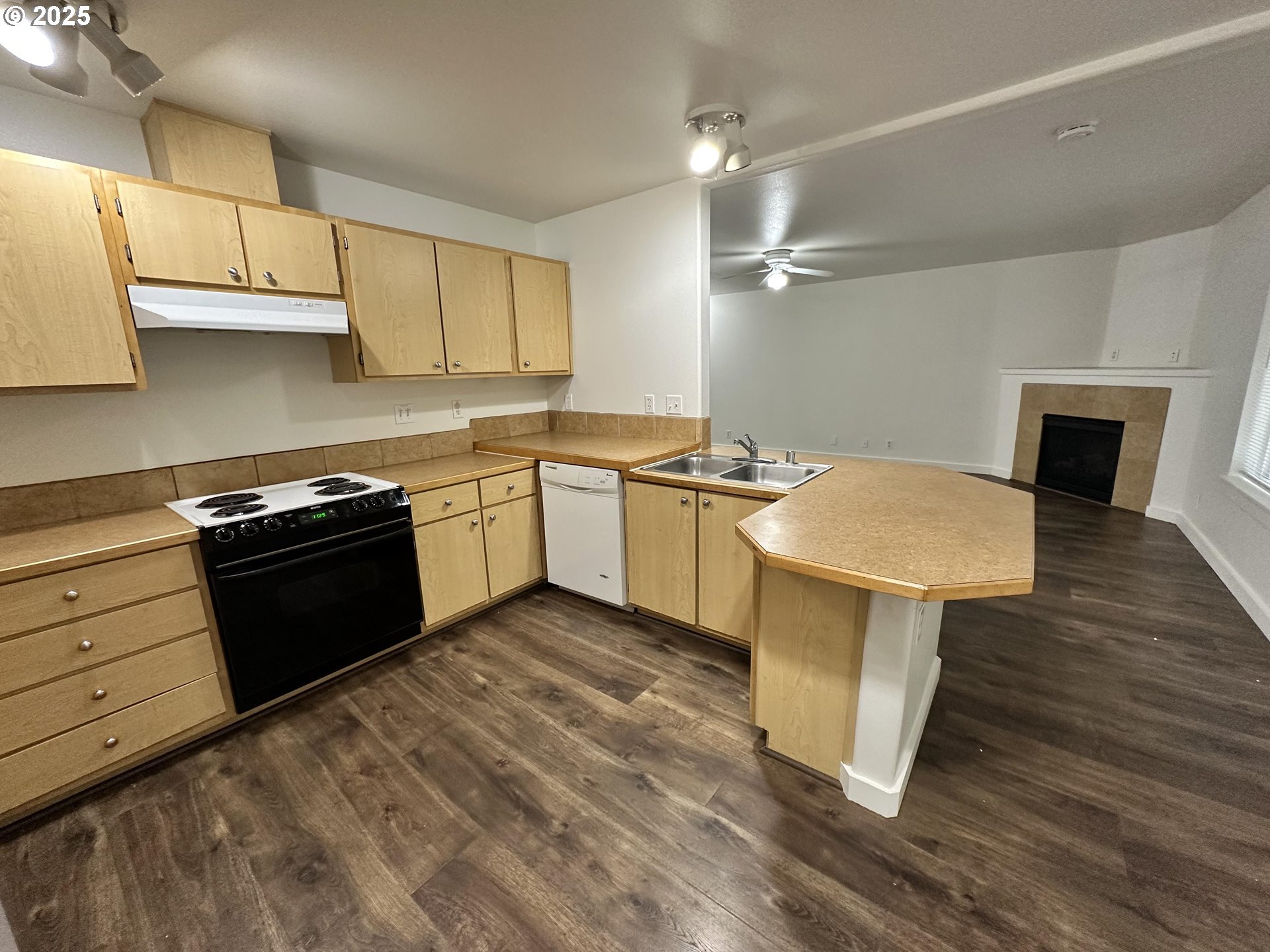 Photo #4: 566945864 Listing: Photo #4