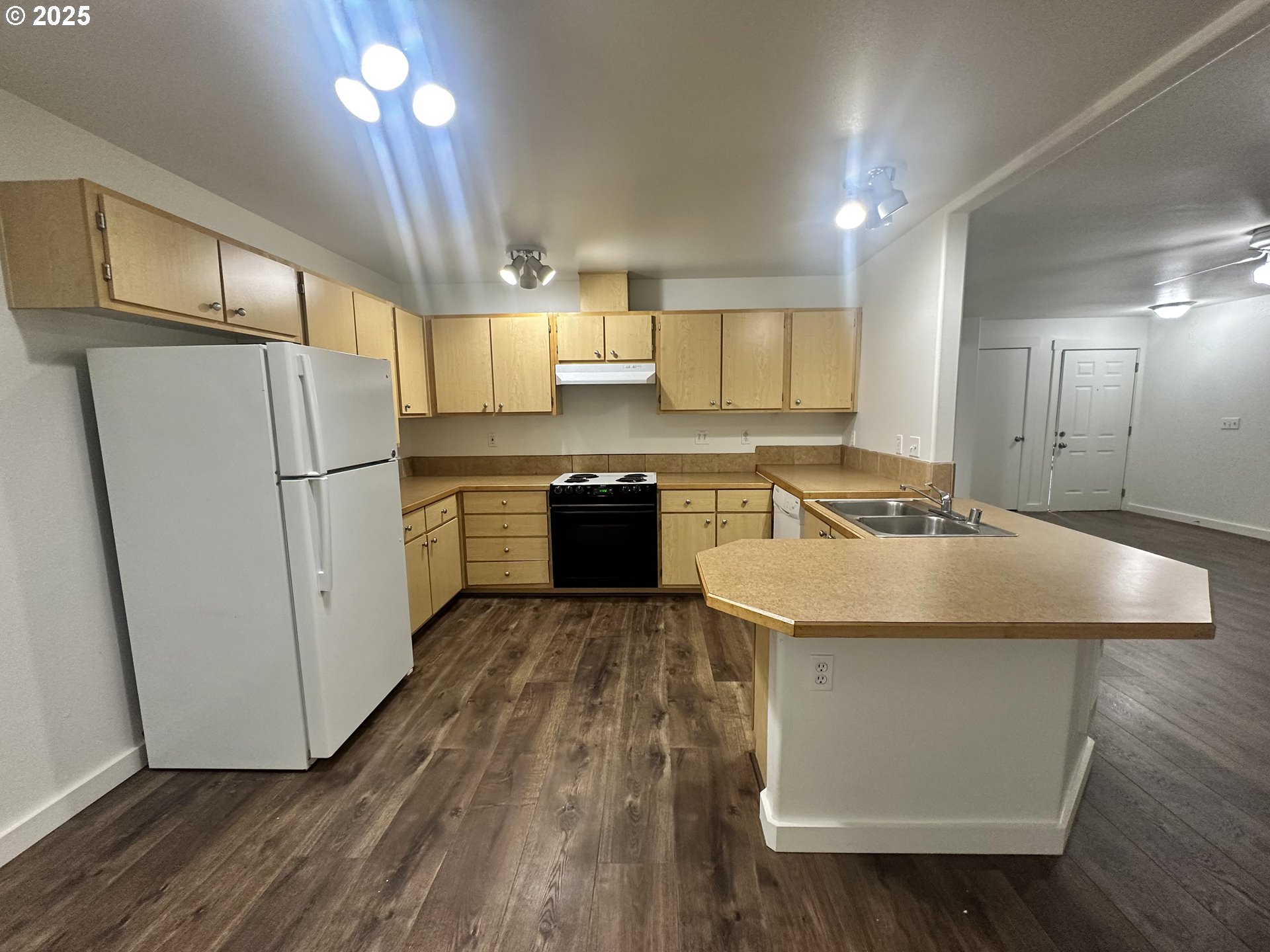 Photo #5: 566945864 Listing: Photo #5