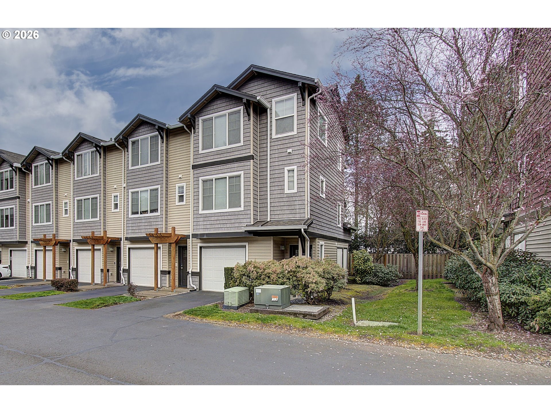 Photo #2: 567285918 Listing: Photo #2