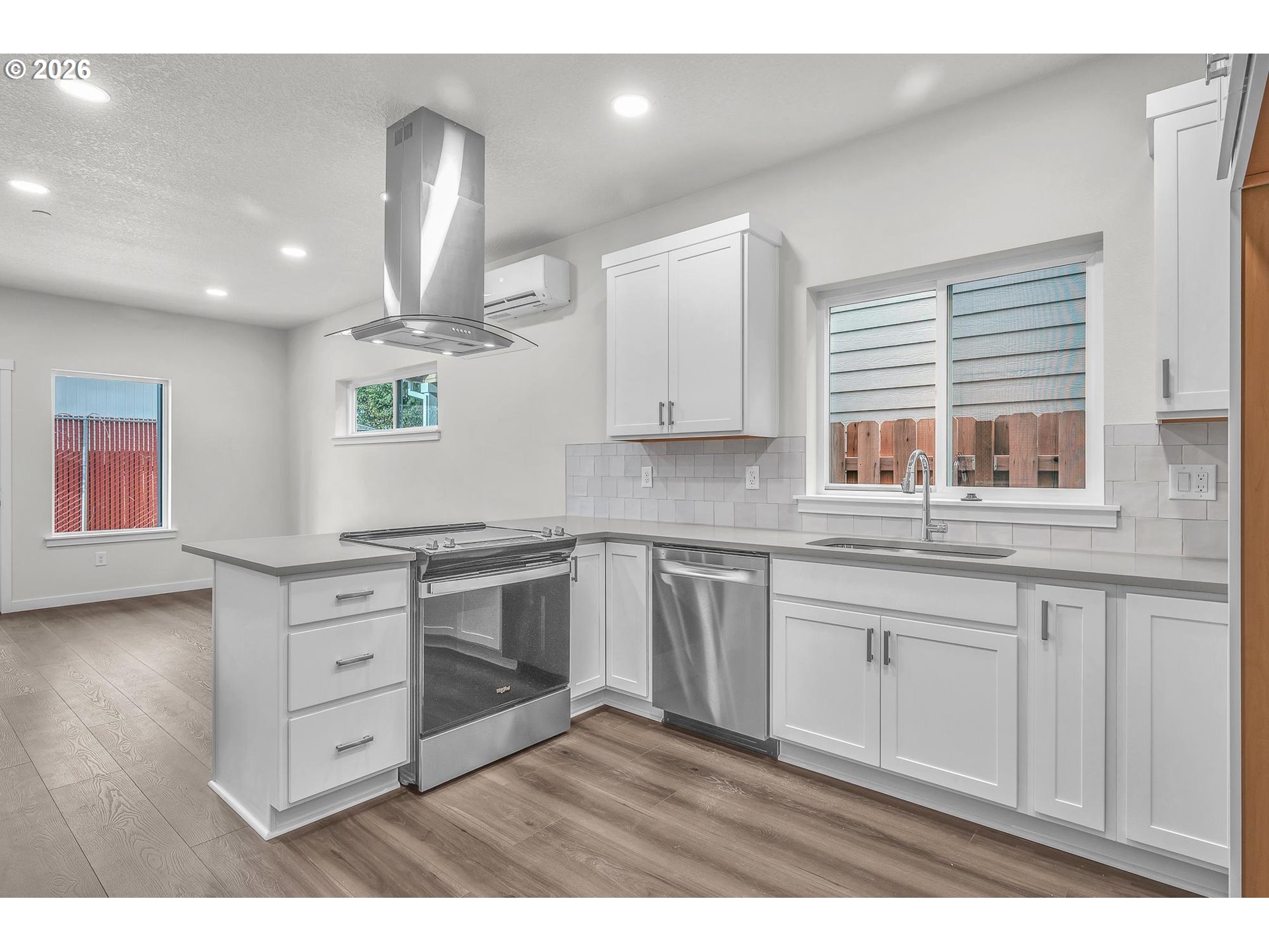 Photo #4: 569379635 Listing: Photo #4