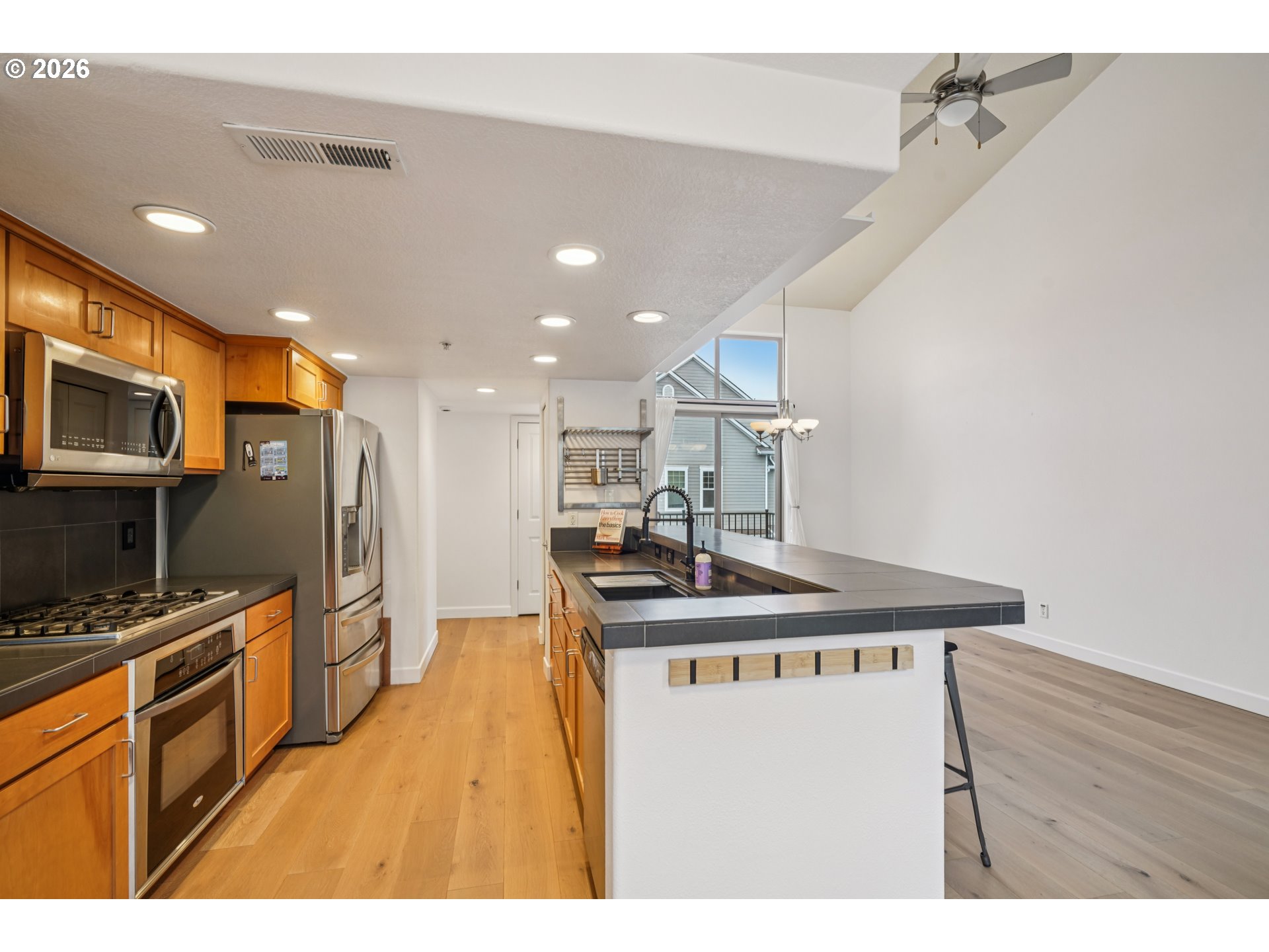 Photo #2: 569488965 Listing: Photo #2