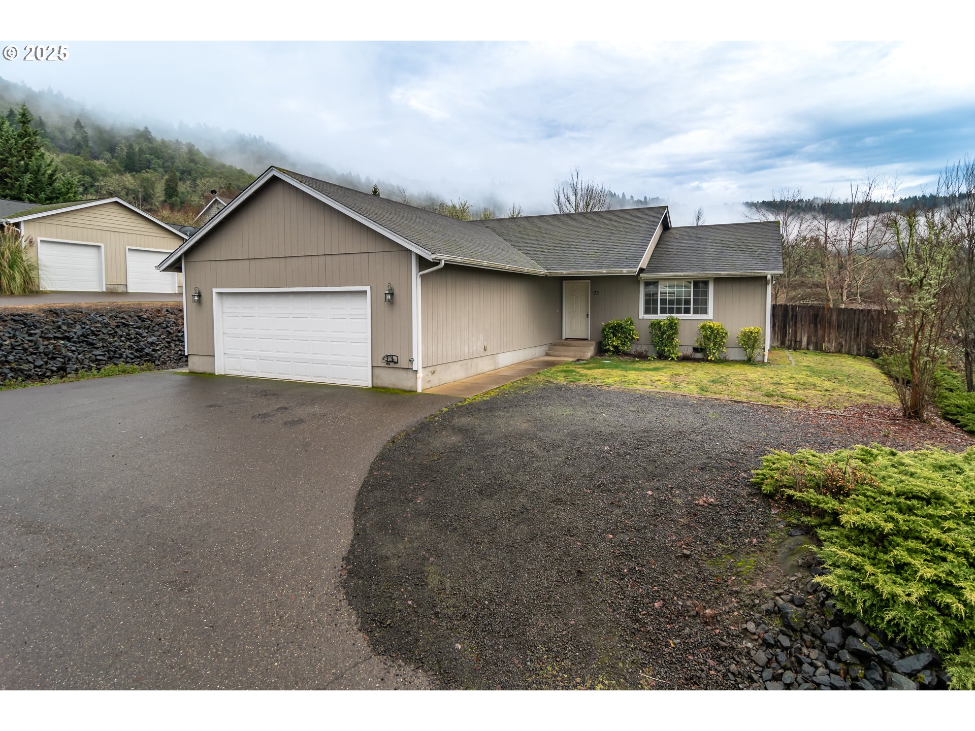 Photo of 143 BARRON CT Roseburg OR 97471