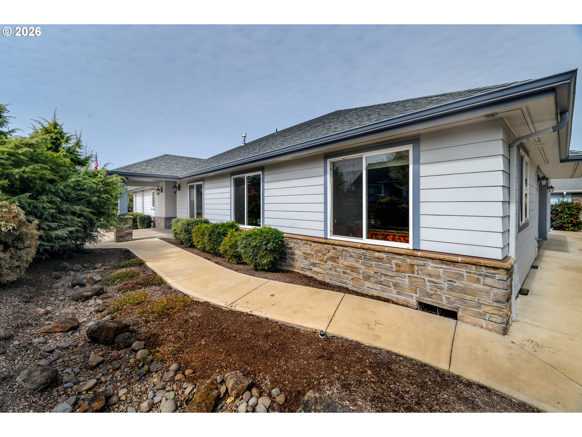 1115 SKOOKUM DR, Silverton, OR, 97381