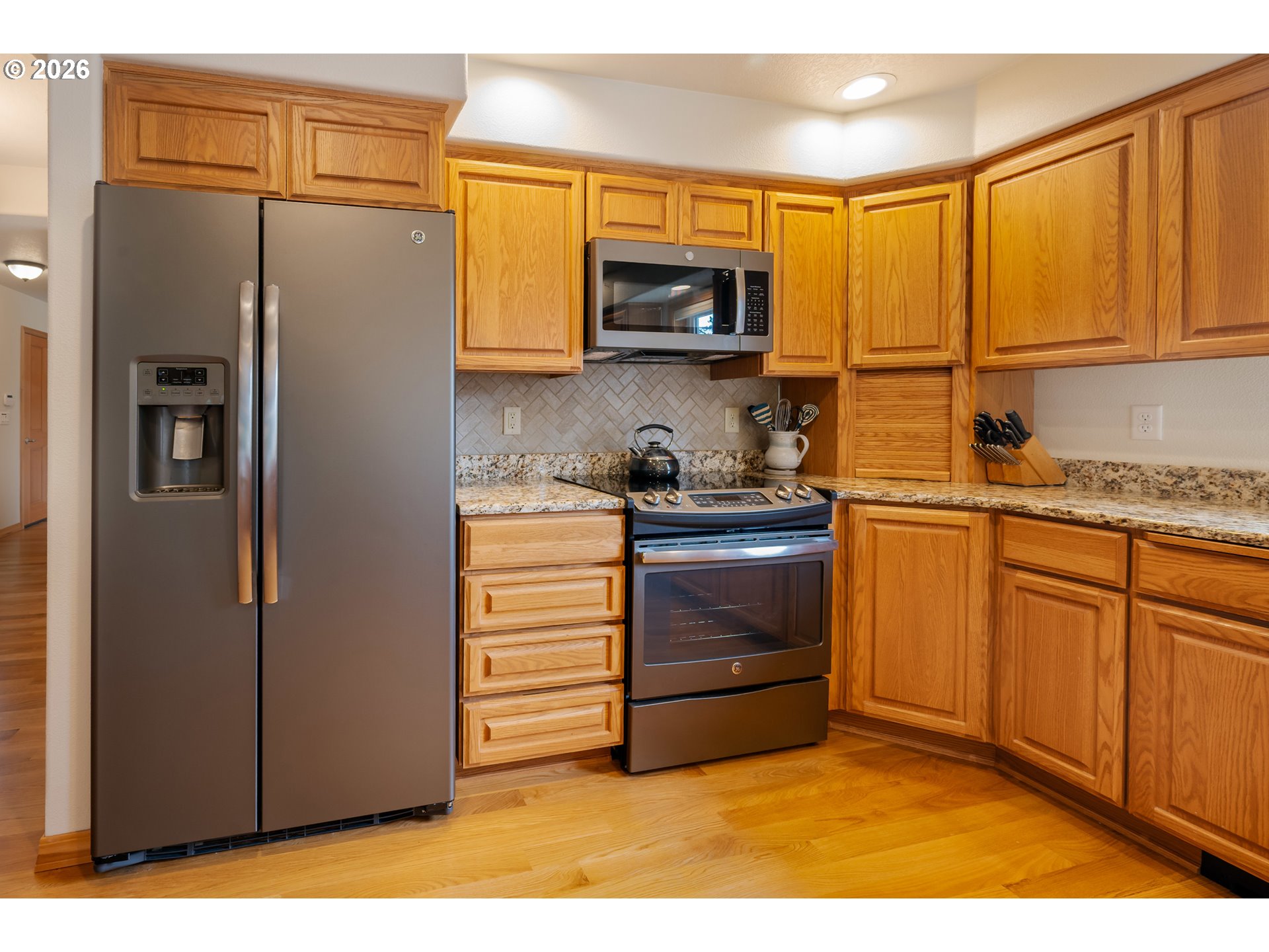 1115 SKOOKUM DR, Silverton, OR, 97381