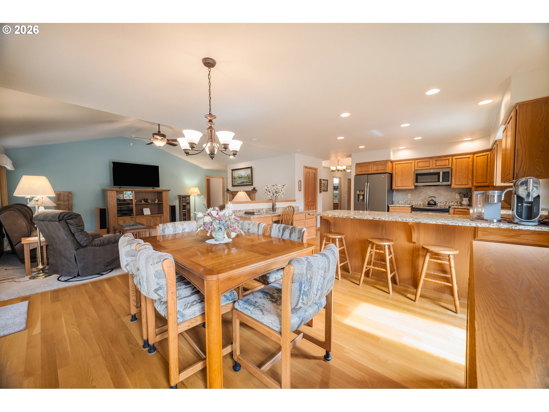 1115 SKOOKUM DR, Silverton, OR, 97381