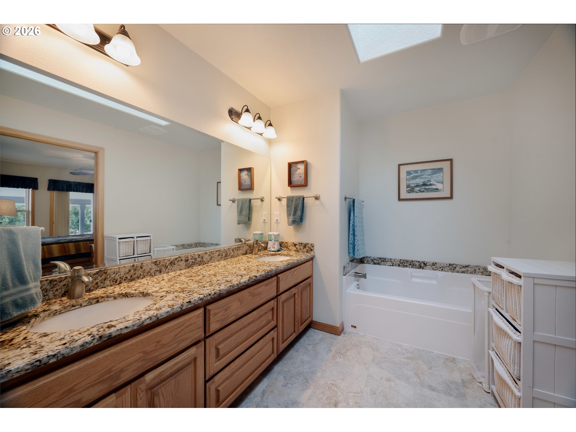 1115 SKOOKUM DR, Silverton, OR, 97381