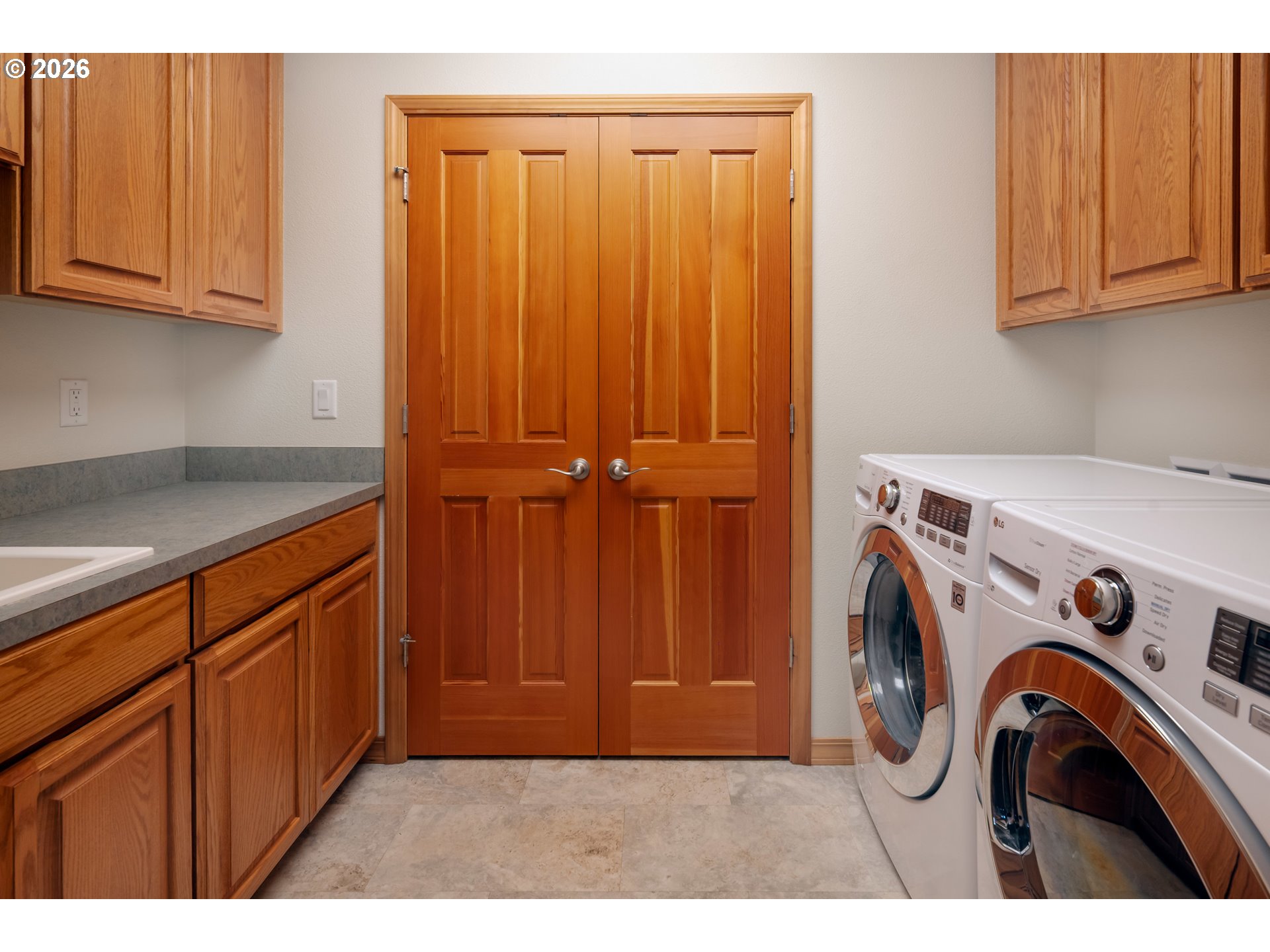 1115 SKOOKUM DR, Silverton, OR, 97381