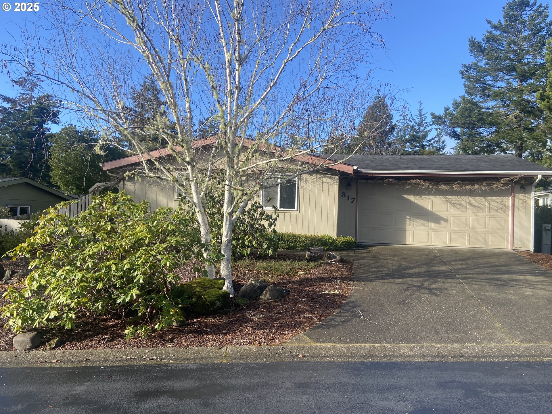 317 MANZANITA DR