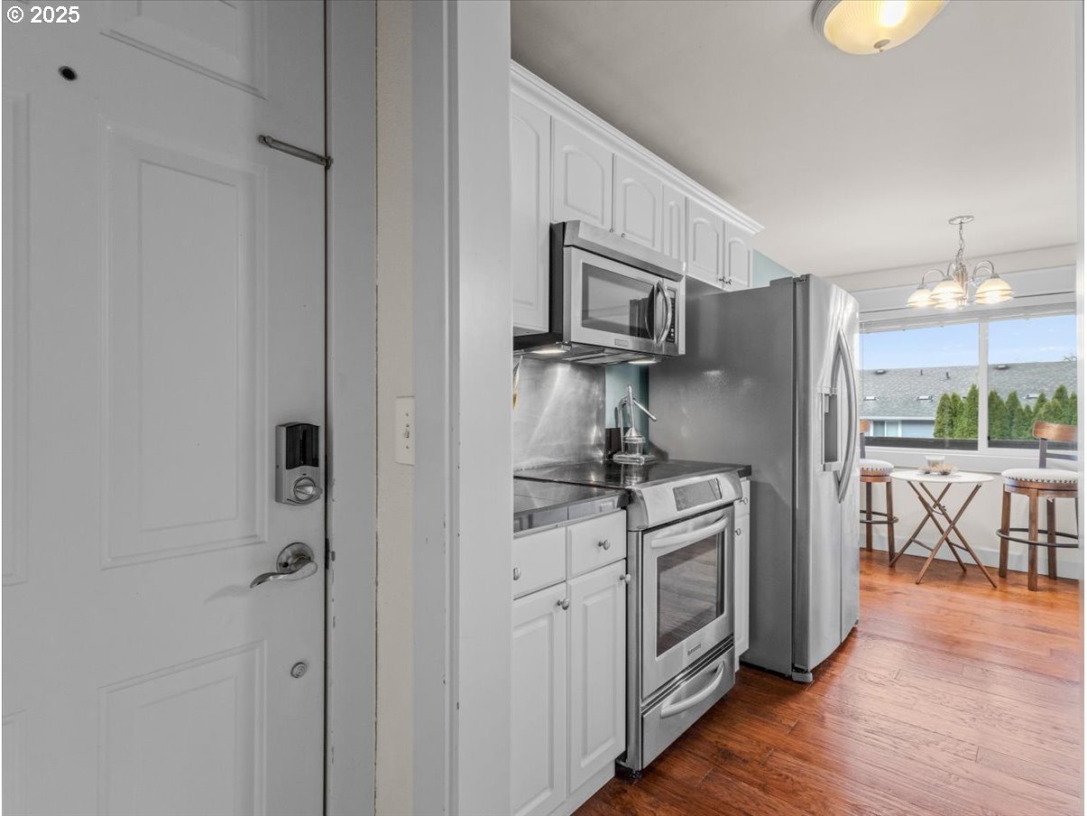Photo #4: 576661223 Listing 