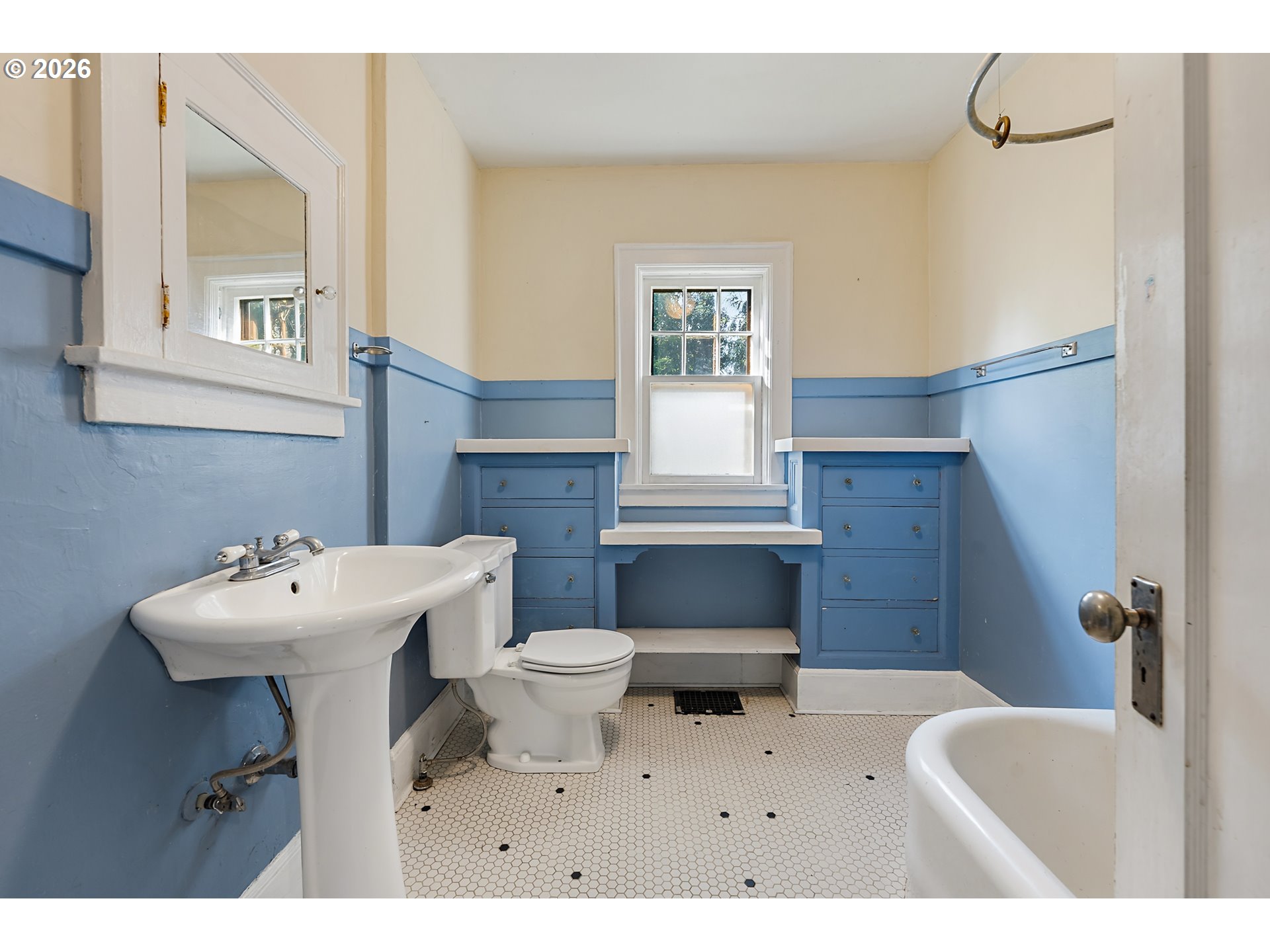 2714 NE EVERETT ST, Portland, OR, 97232