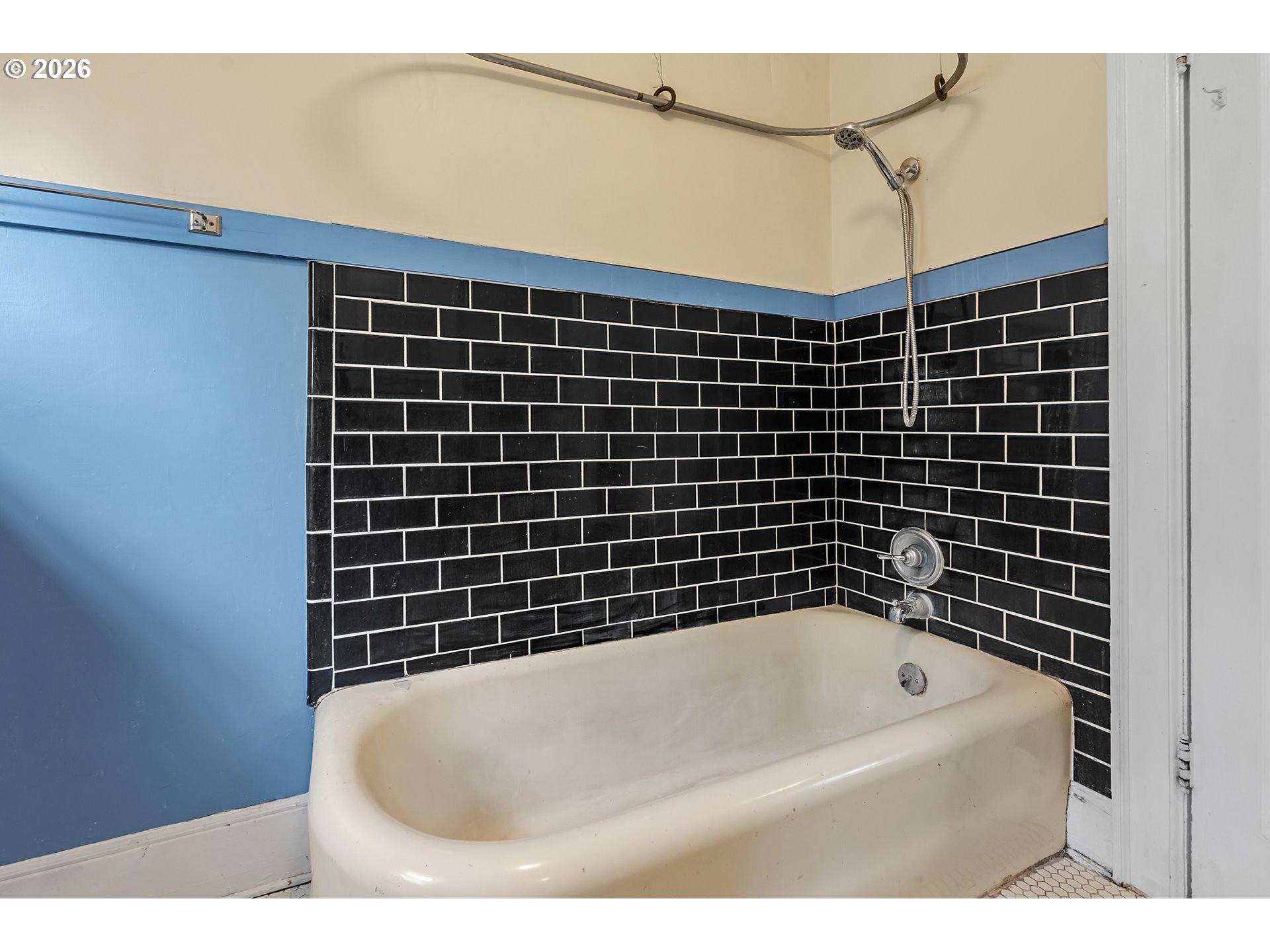 2714 NE EVERETT ST, Portland, OR, 97232