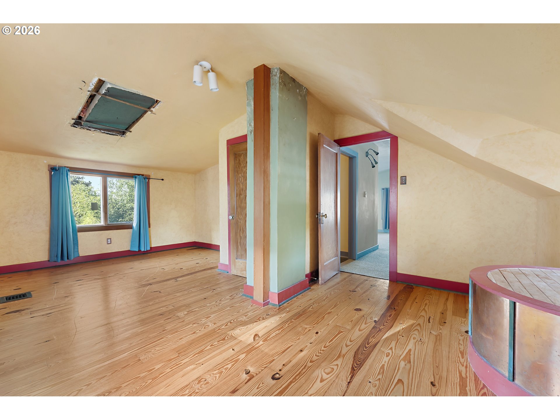 2714 NE EVERETT ST, Portland, OR, 97232