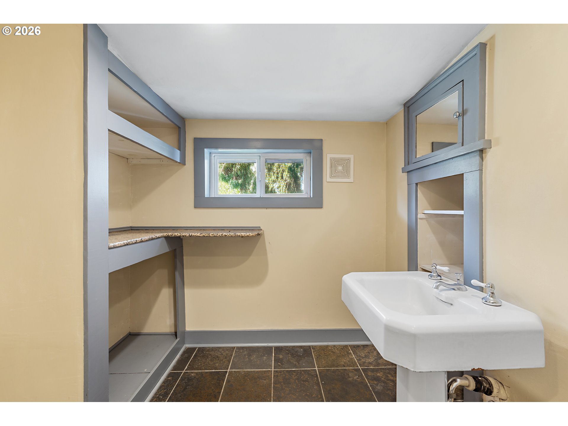 2714 NE EVERETT ST, Portland, OR, 97232