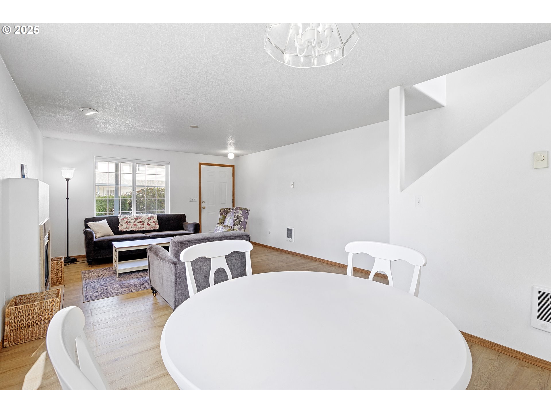Photo #3: 581368087 Listing 