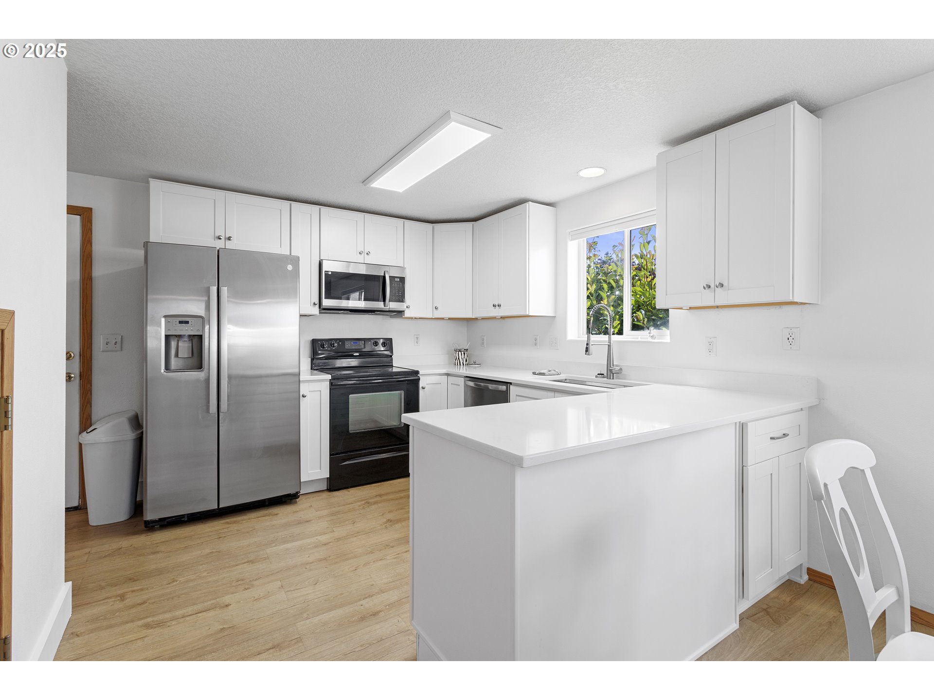 Photo #4: 581368087 Listing 