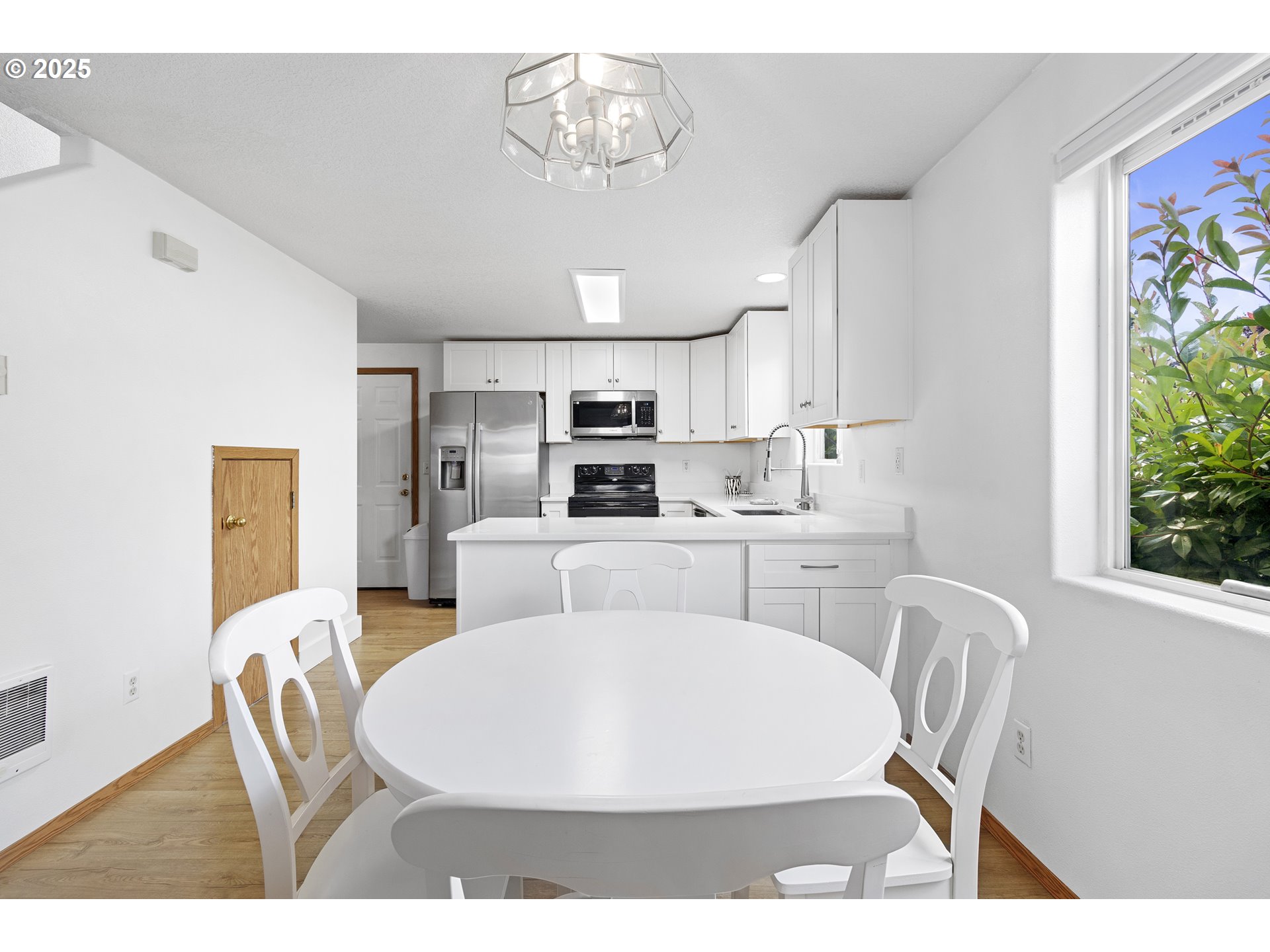 Photo #6: 581368087 Listing 