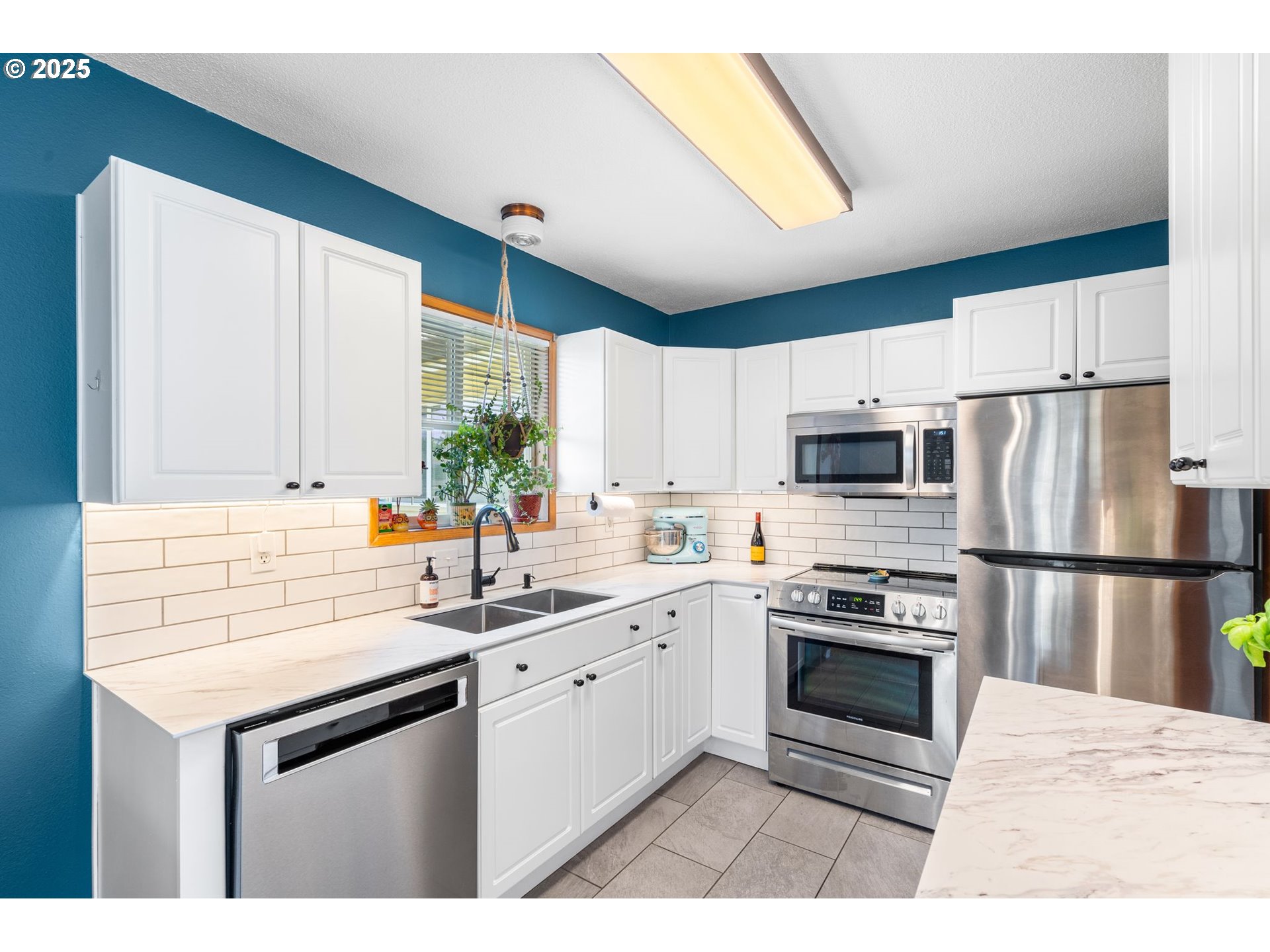 Photo #3: 581992465 Listing 