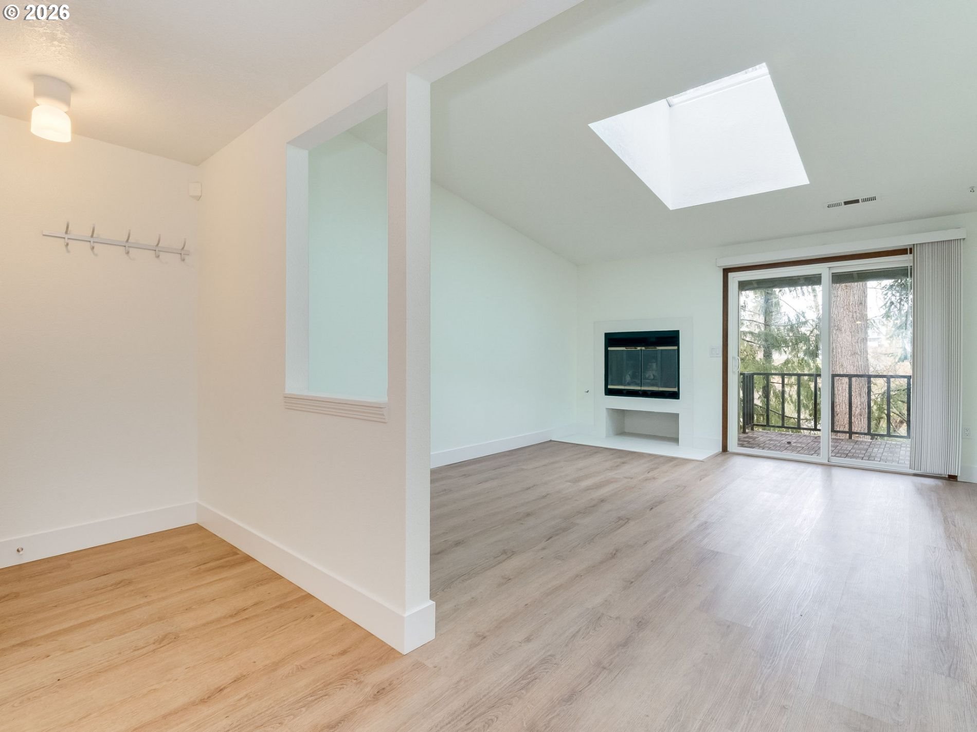 Photo #3: 582330558 Listing: Photo #3