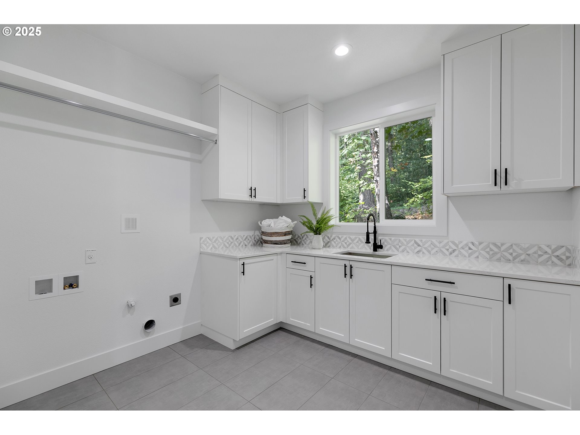 9375 NE SACRAMENTO ST, Portland, OR, 97220