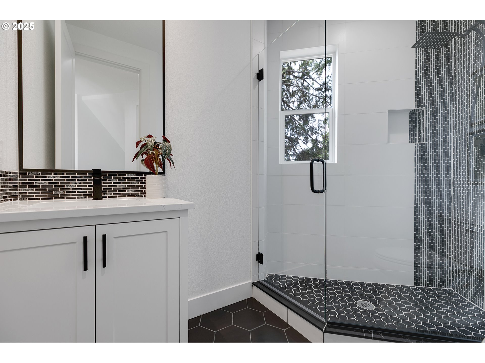 9375 NE SACRAMENTO ST, Portland, OR, 97220