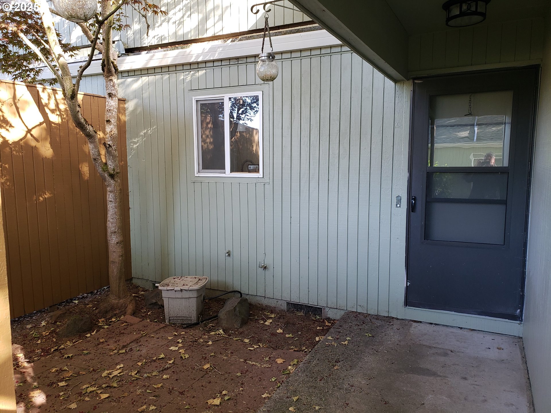 Photo #2: 586219077 Listing 