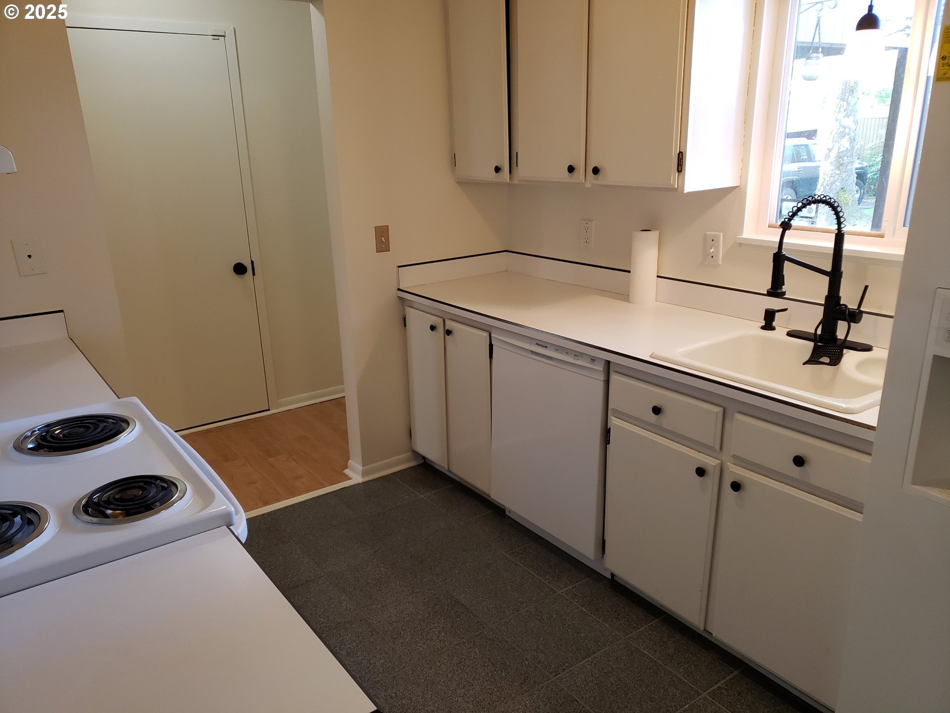 Photo #4: 586219077 Listing: Photo #4