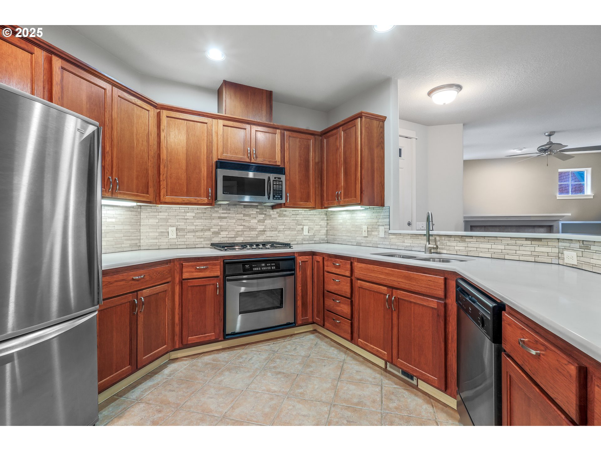 Photo #2: 586885395 Listing 