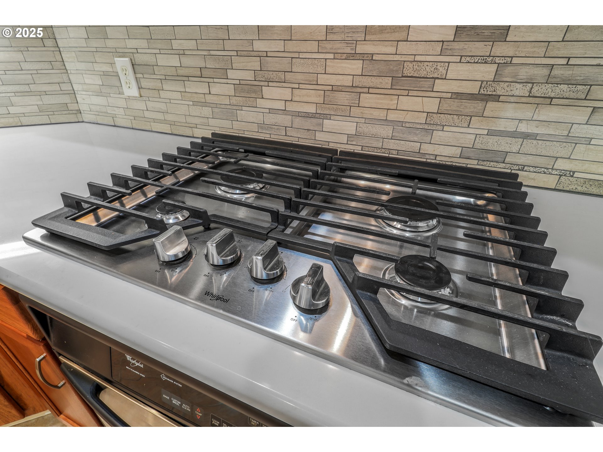 Photo #4: 586885395 Listing 