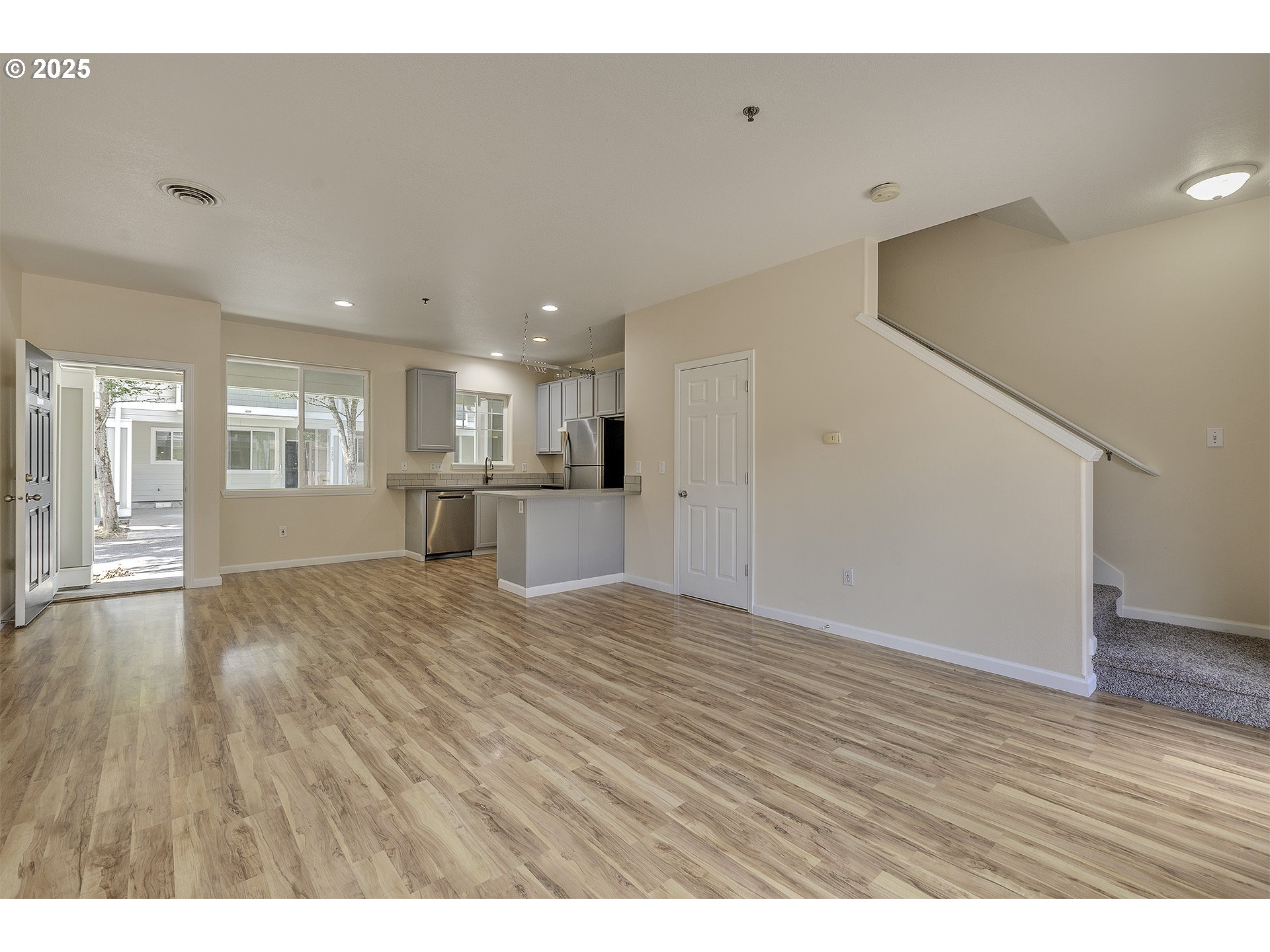 Photo #3: 587533510 Listing 