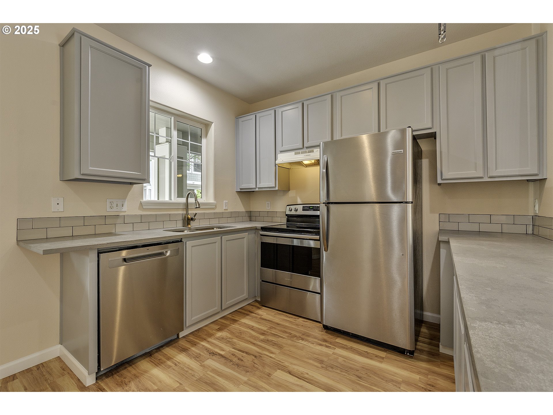 Photo #5: 587533510 Listing 