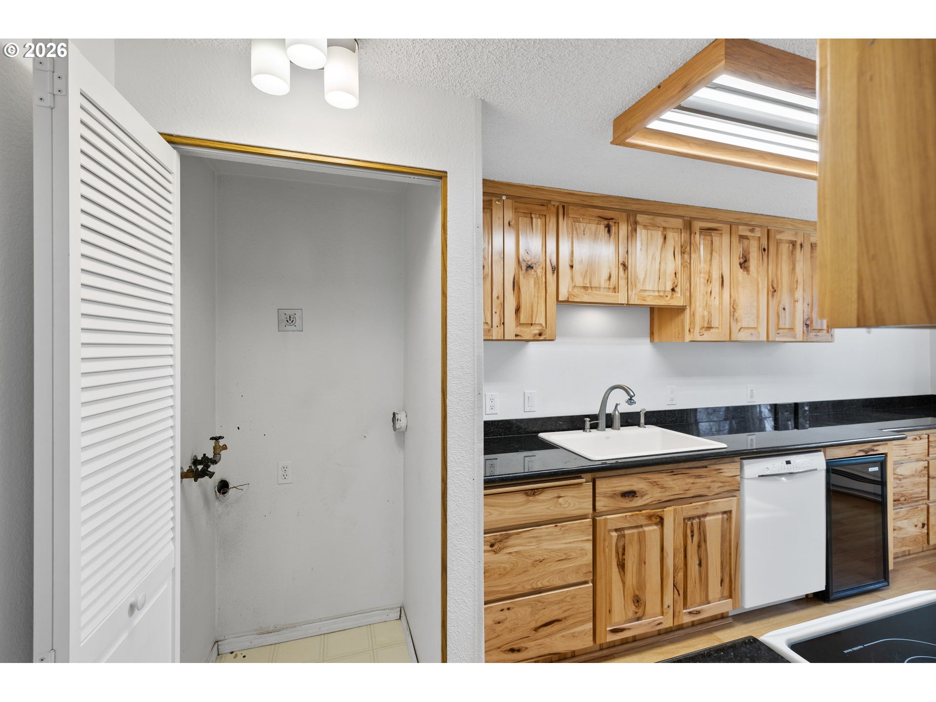 Photo #9: 591369238 Listing: Photo #9