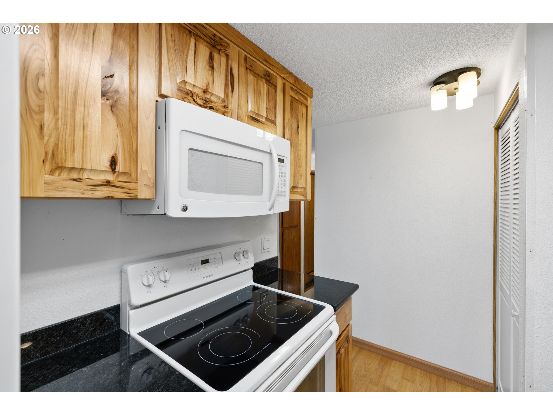 Photo #8: 591369238 Listing: Photo #8