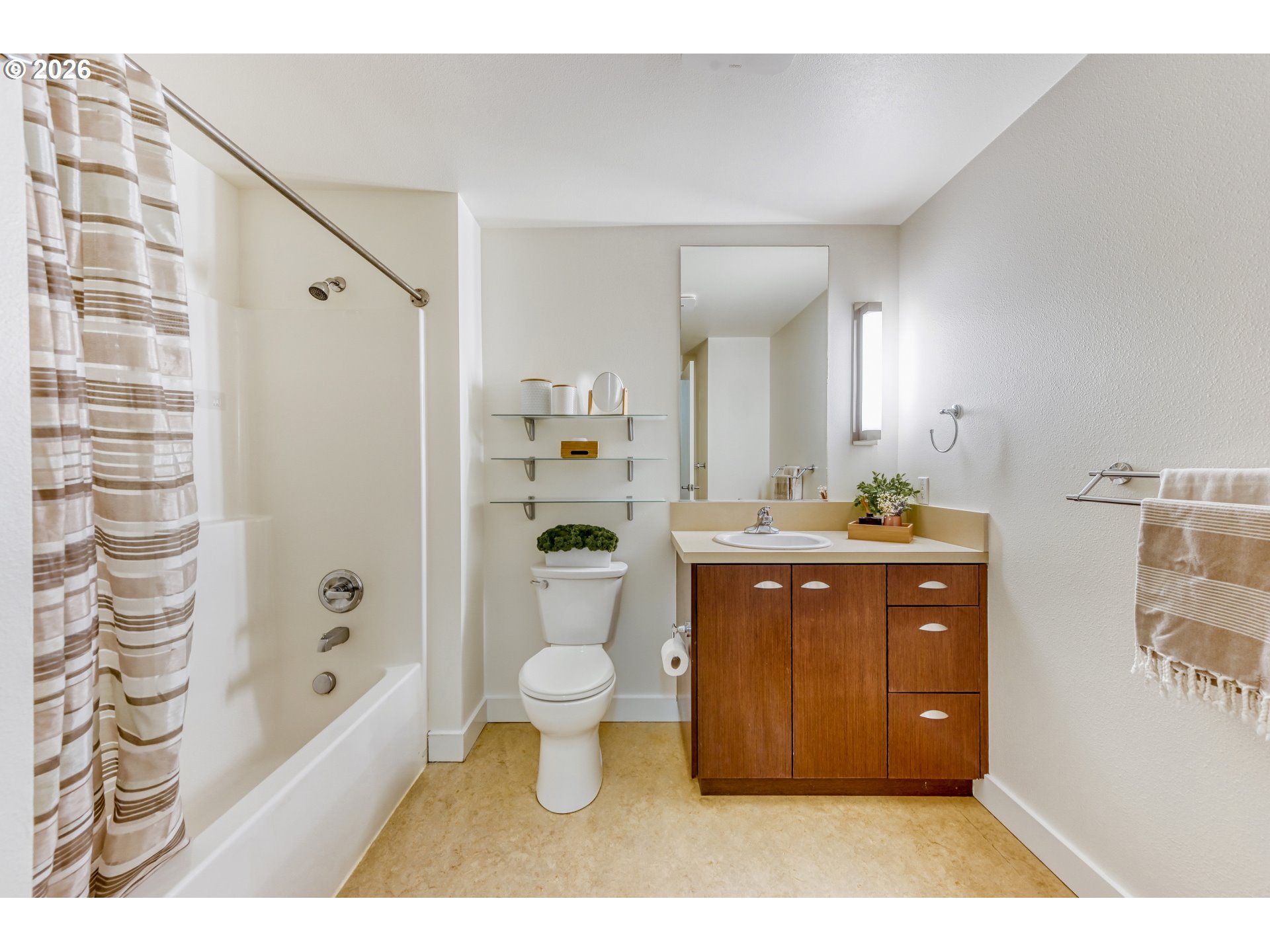 Photo #17: 591933738 Listing: Photo #17