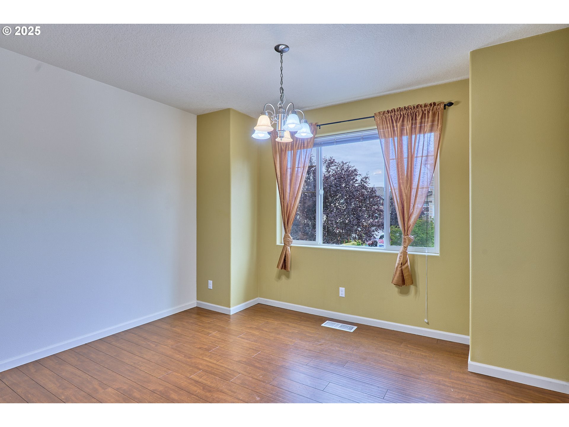 Photo #6: 591952415 Listing 