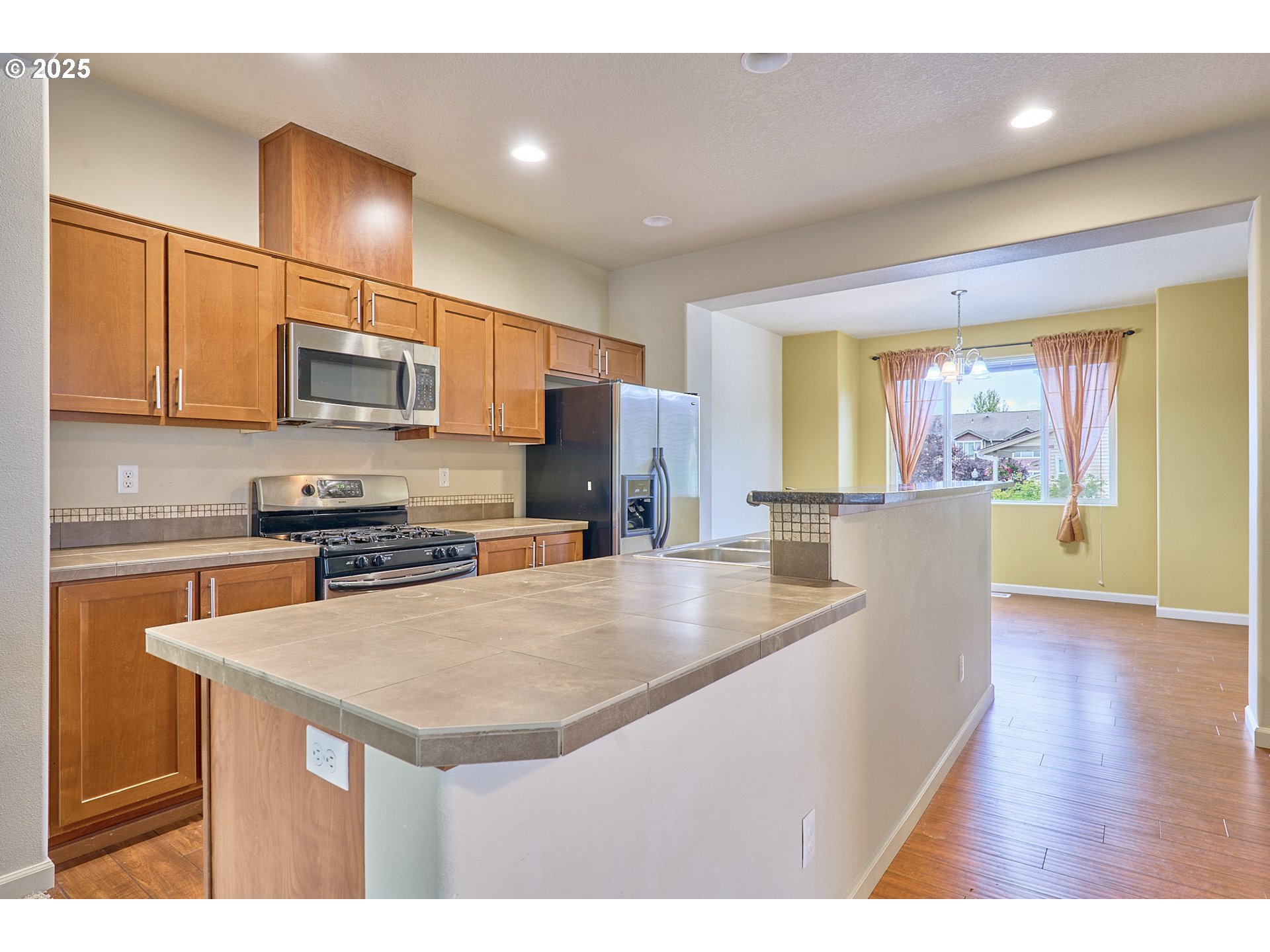 Photo #3: 591952415 Listing 