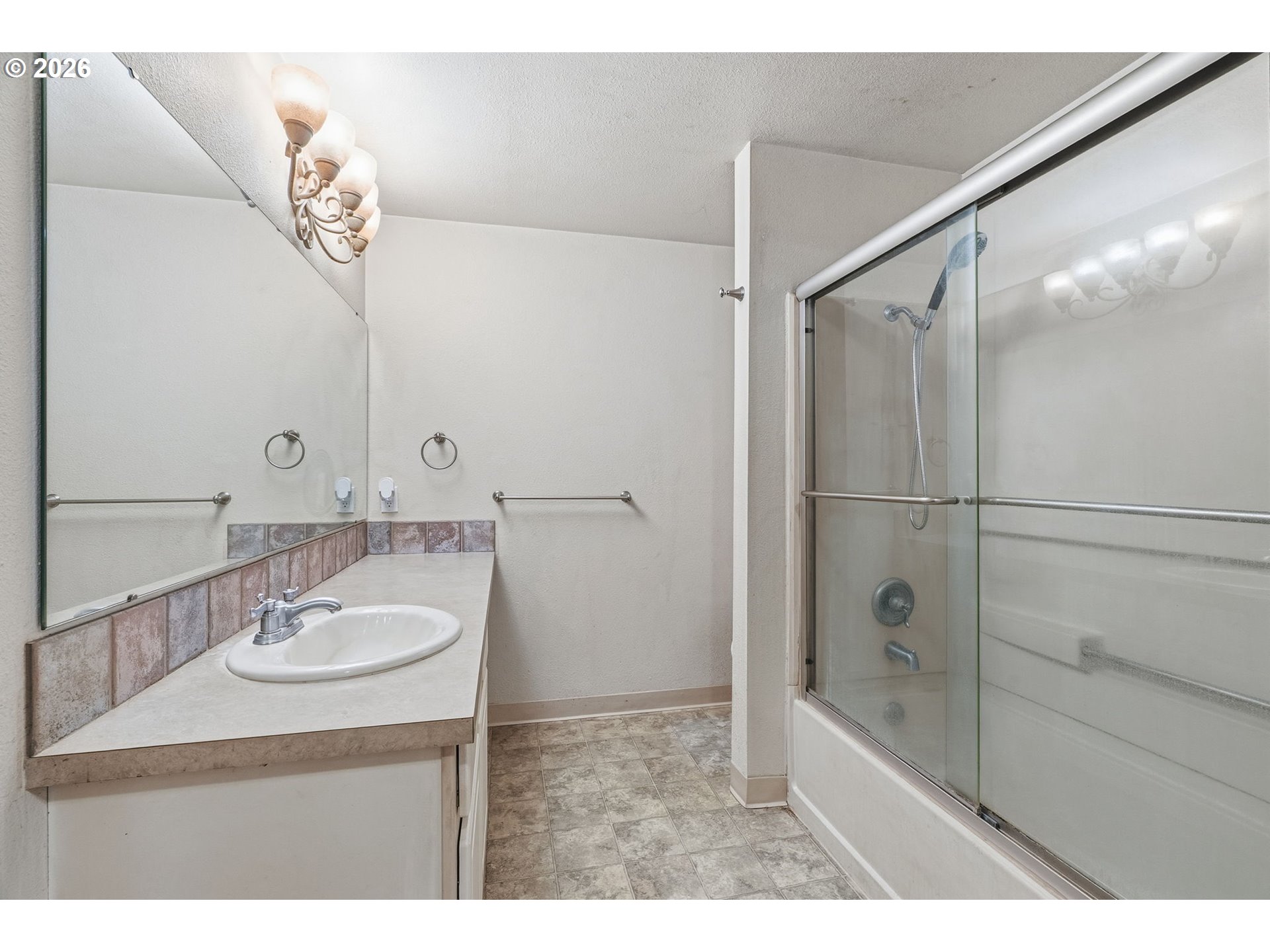 Photo #3: 594160036 Listing: Photo #3