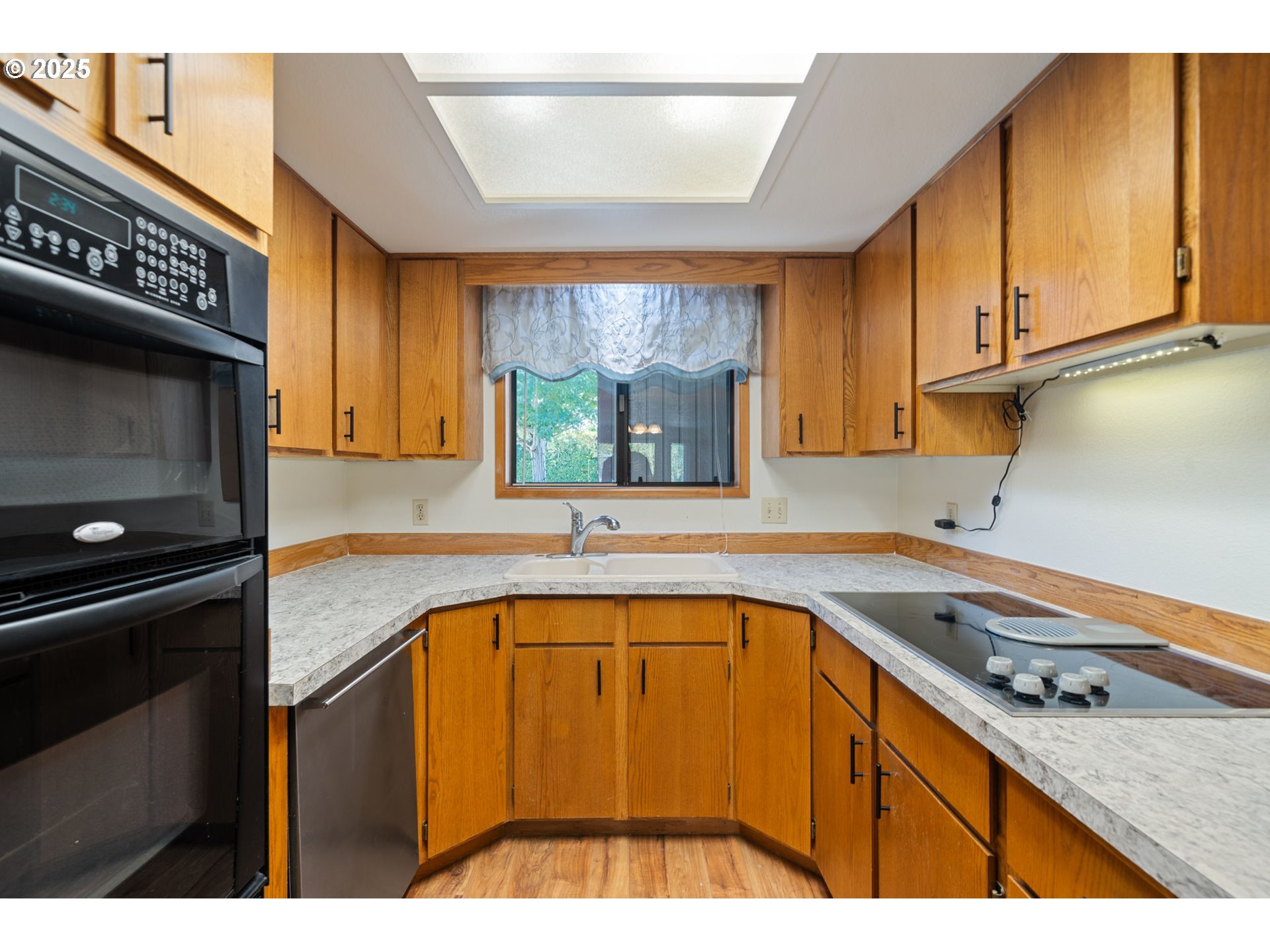 Photo #5: 595458635 Listing 