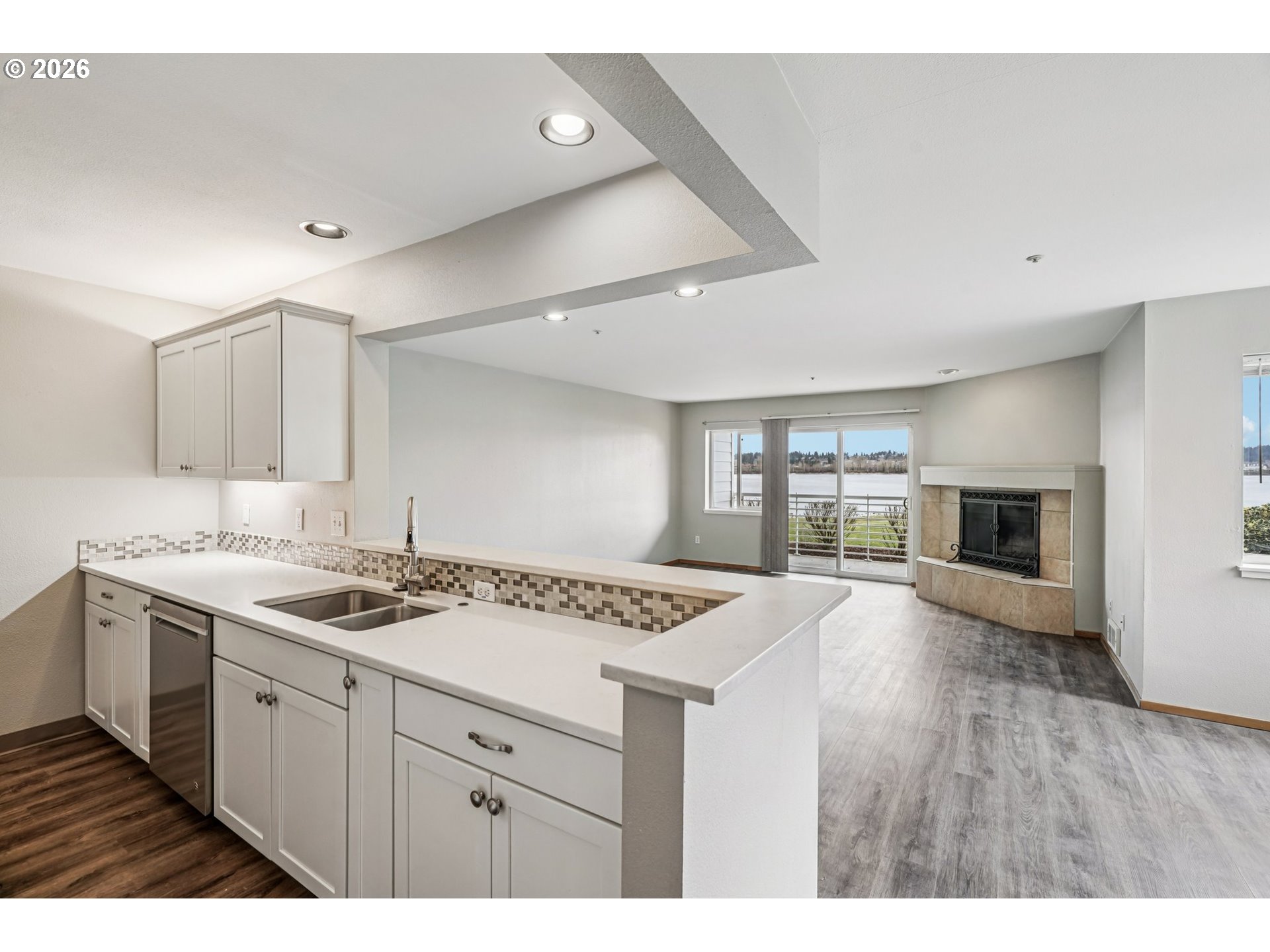 Photo #1: 595982765 Listing: Photo #1