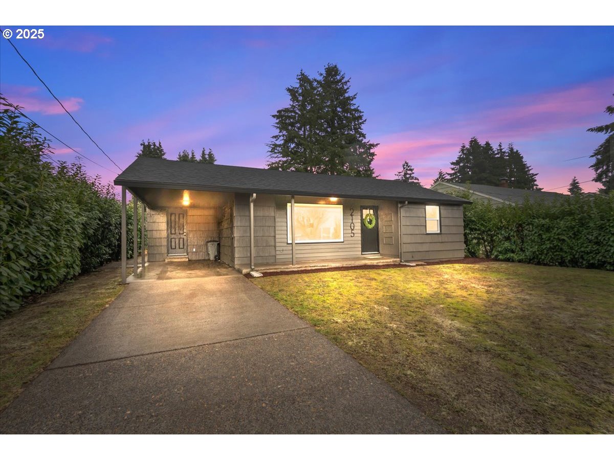 Photo of 2105 FAIRMOUNT AVE Vancouver WA 98661