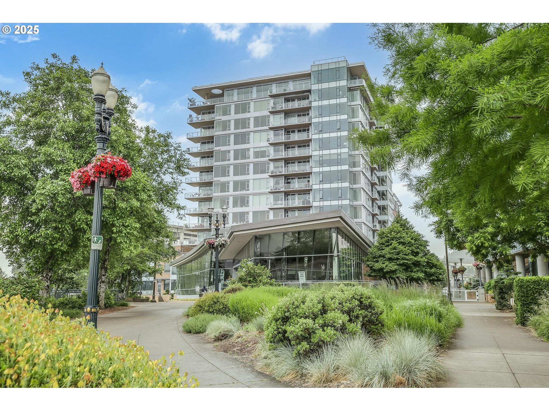 MLS: 600490710 Condo For Sale