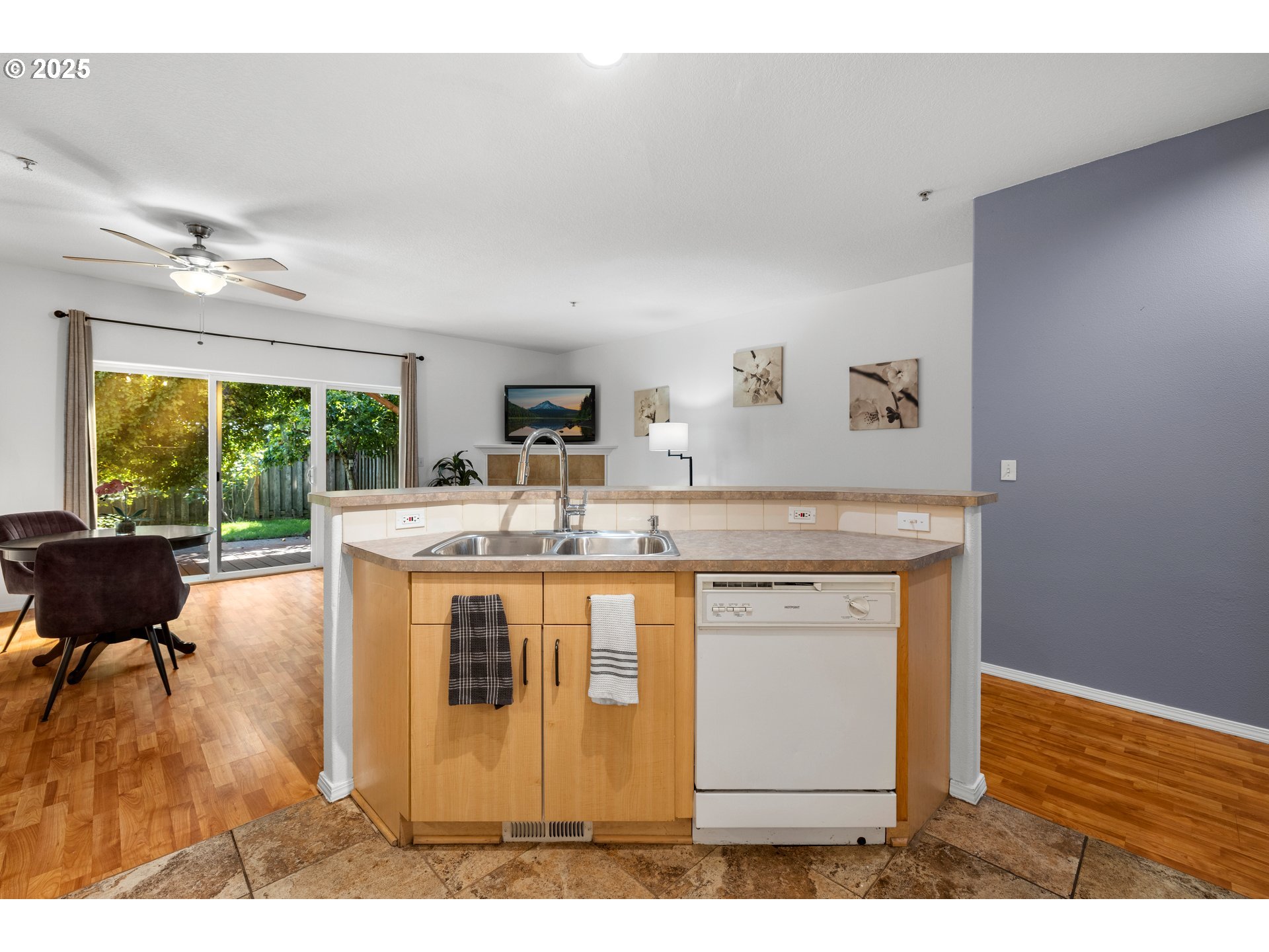 Photo #3: 601185818 Listing 