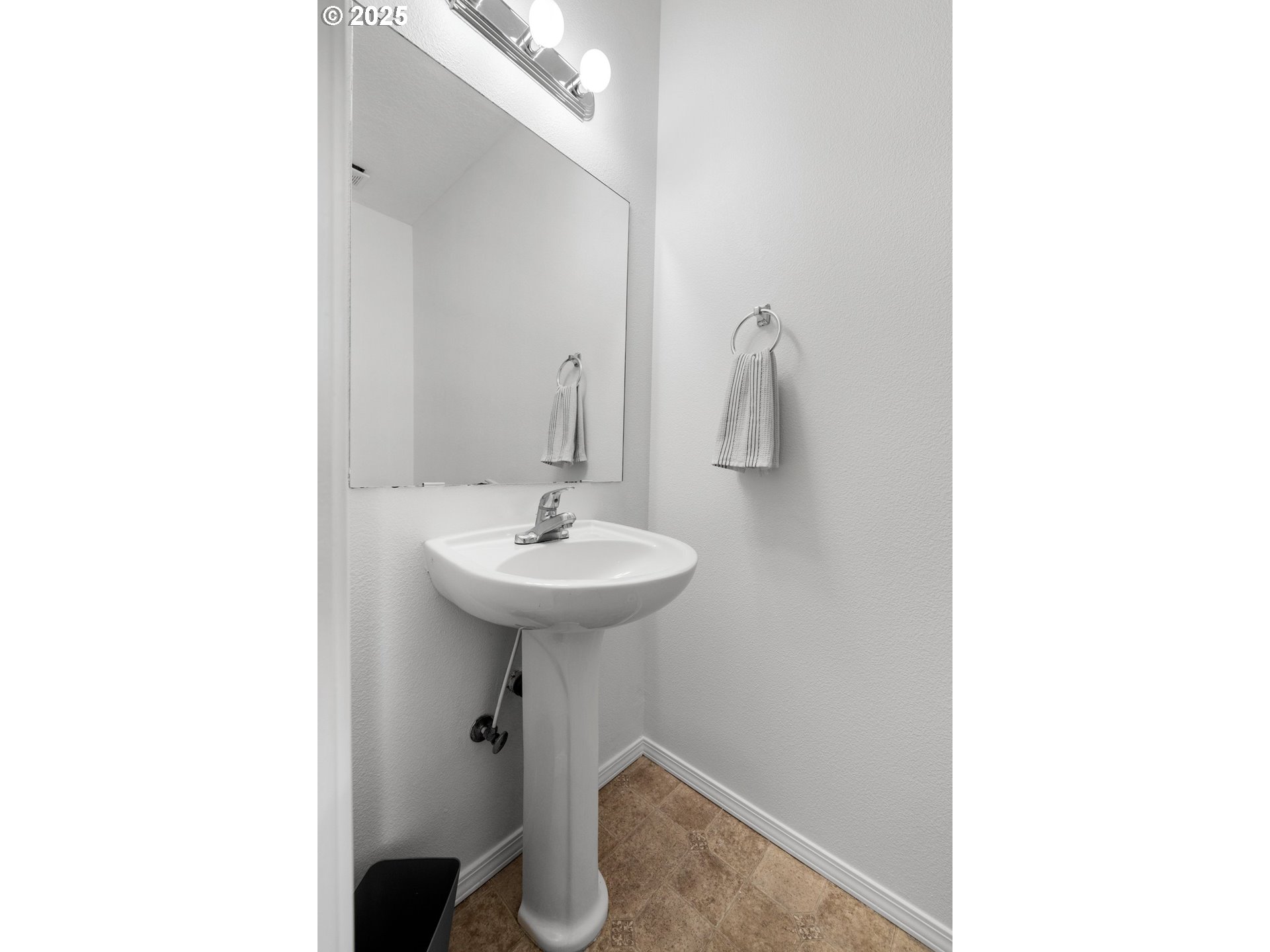 Photo #2: 601185818 Listing 