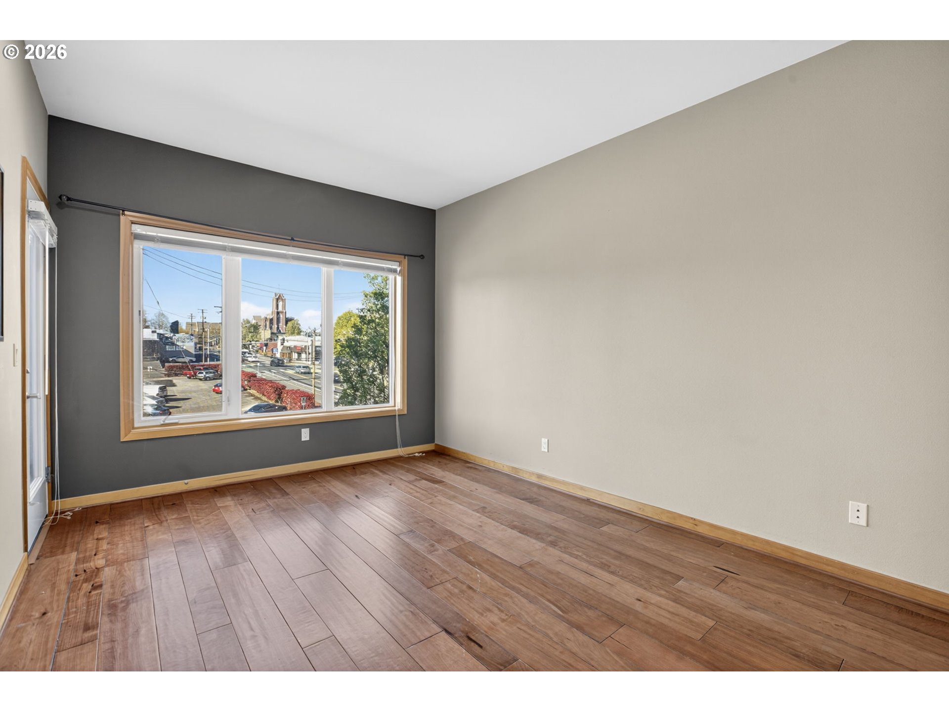 Photo #4: 602702942 Listing: Photo #4