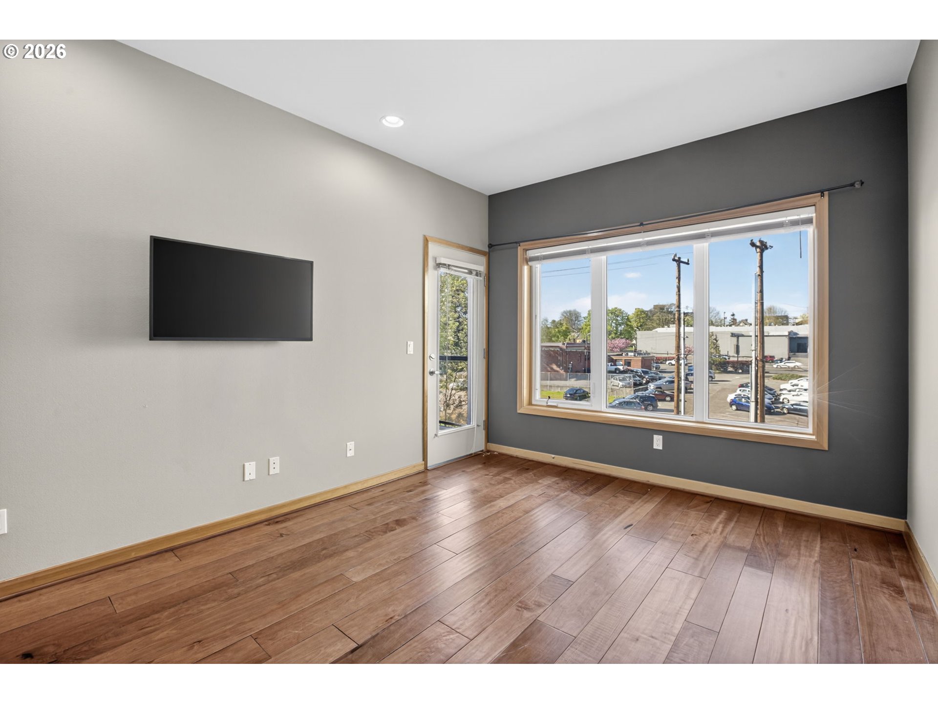 Photo #5: 602702942 Listing: Photo #5