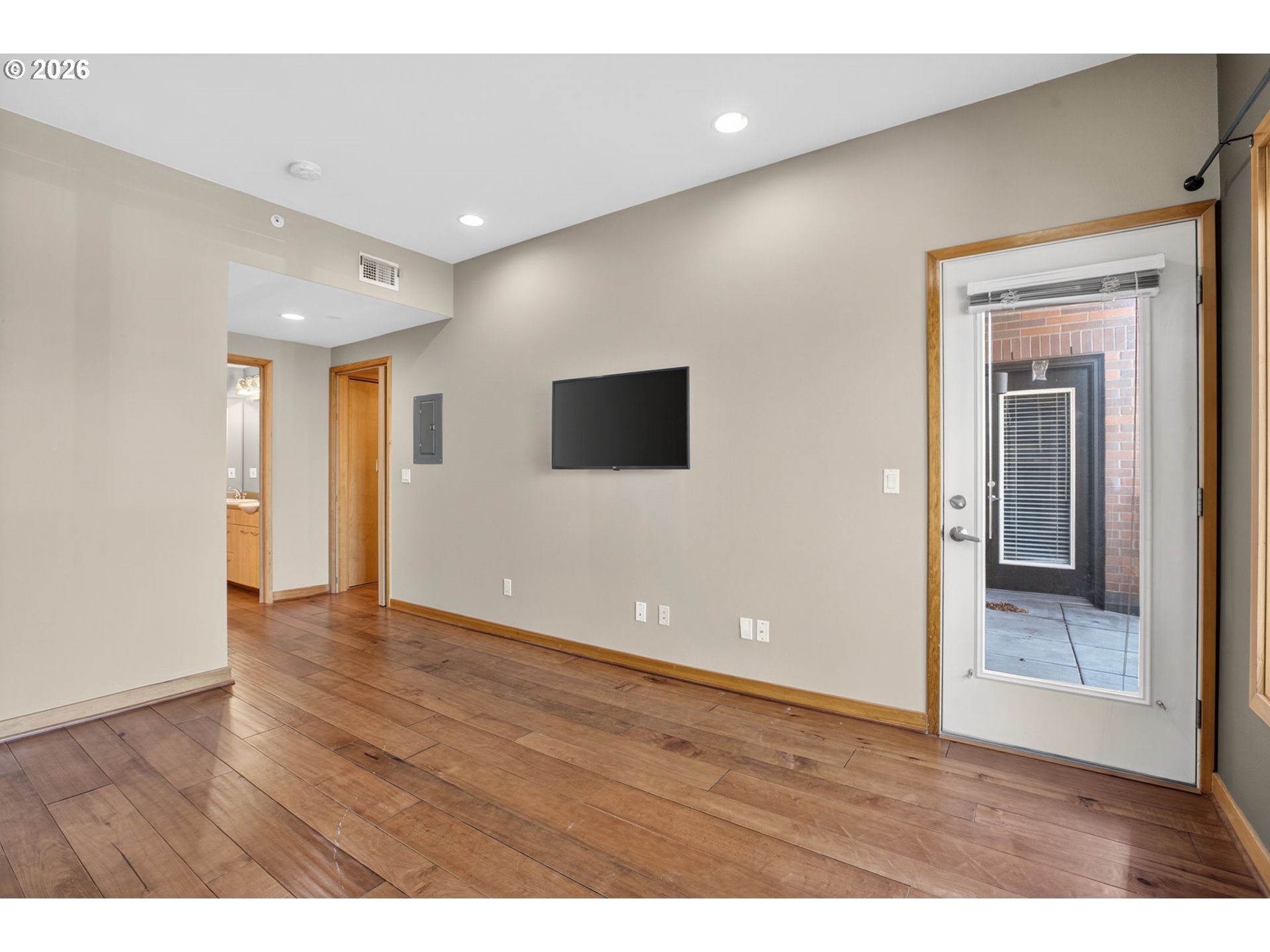 Photo #6: 602702942 Listing: Photo #6