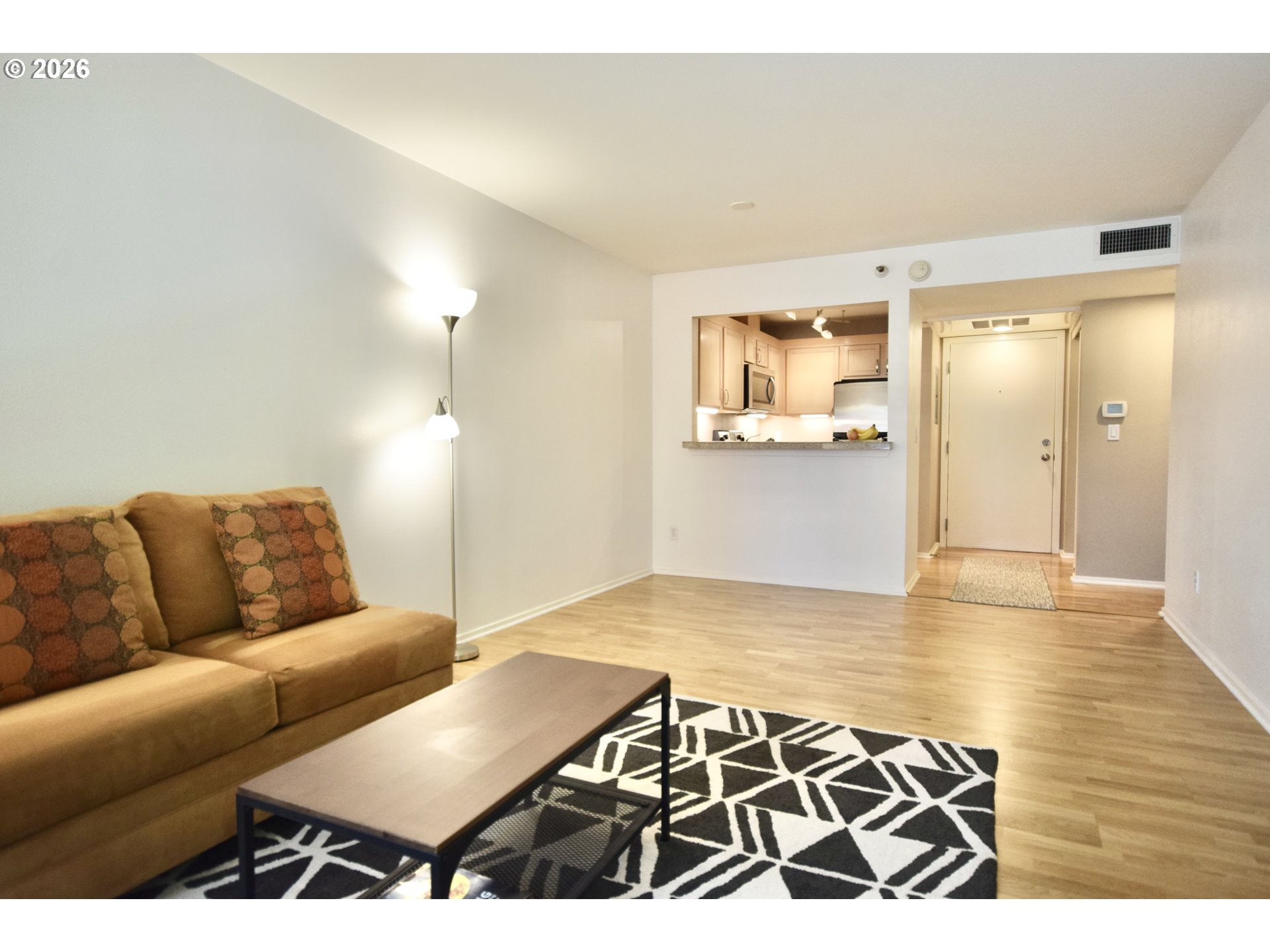 Photo #4: 604116583 Listing: Photo #4