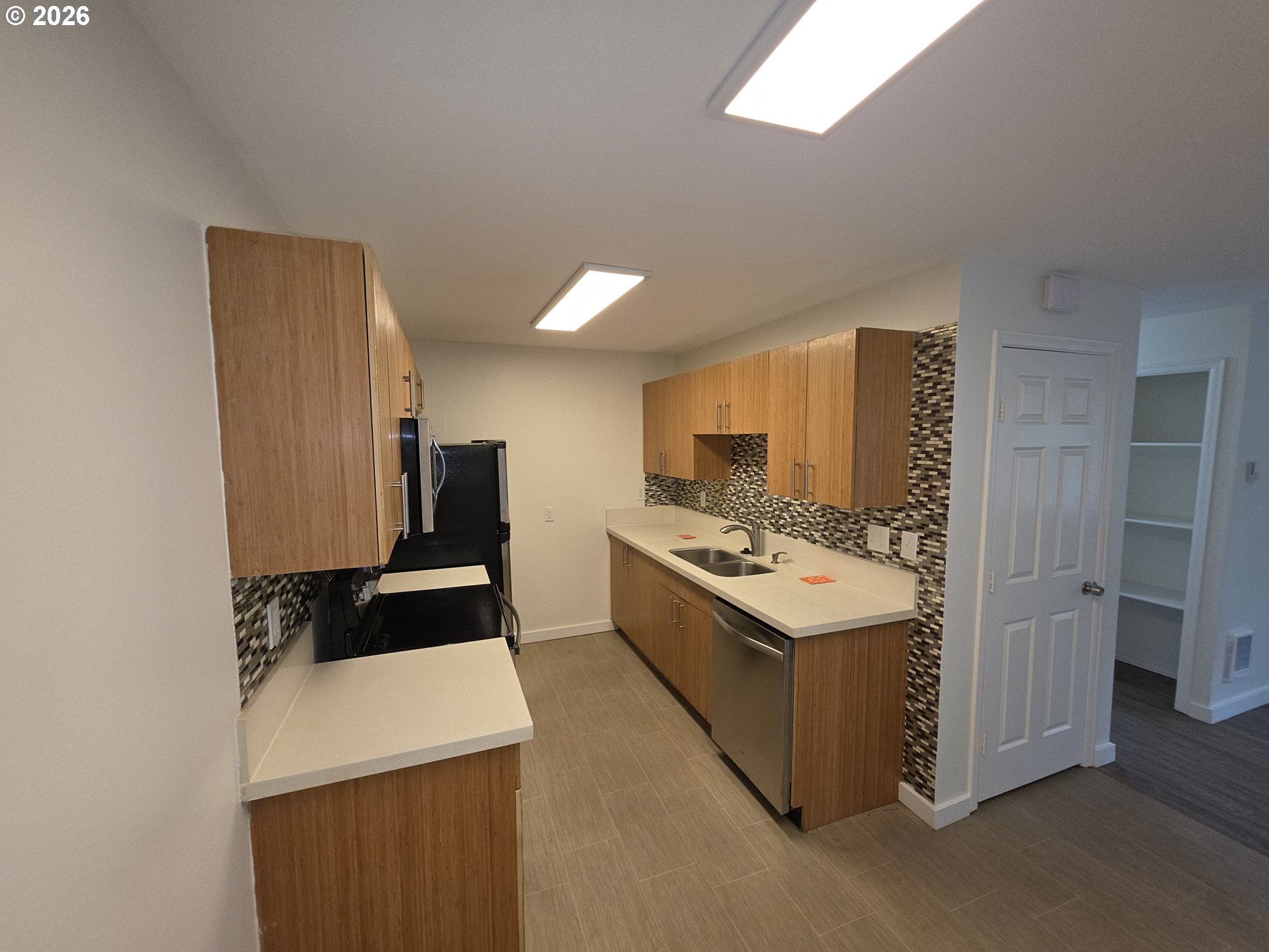 Photo #4: 604234842 Listing: Photo #4