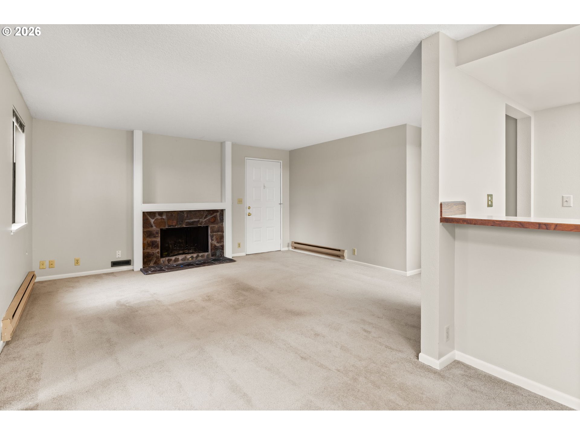 Photo #4: 604237696 Listing: Photo #4